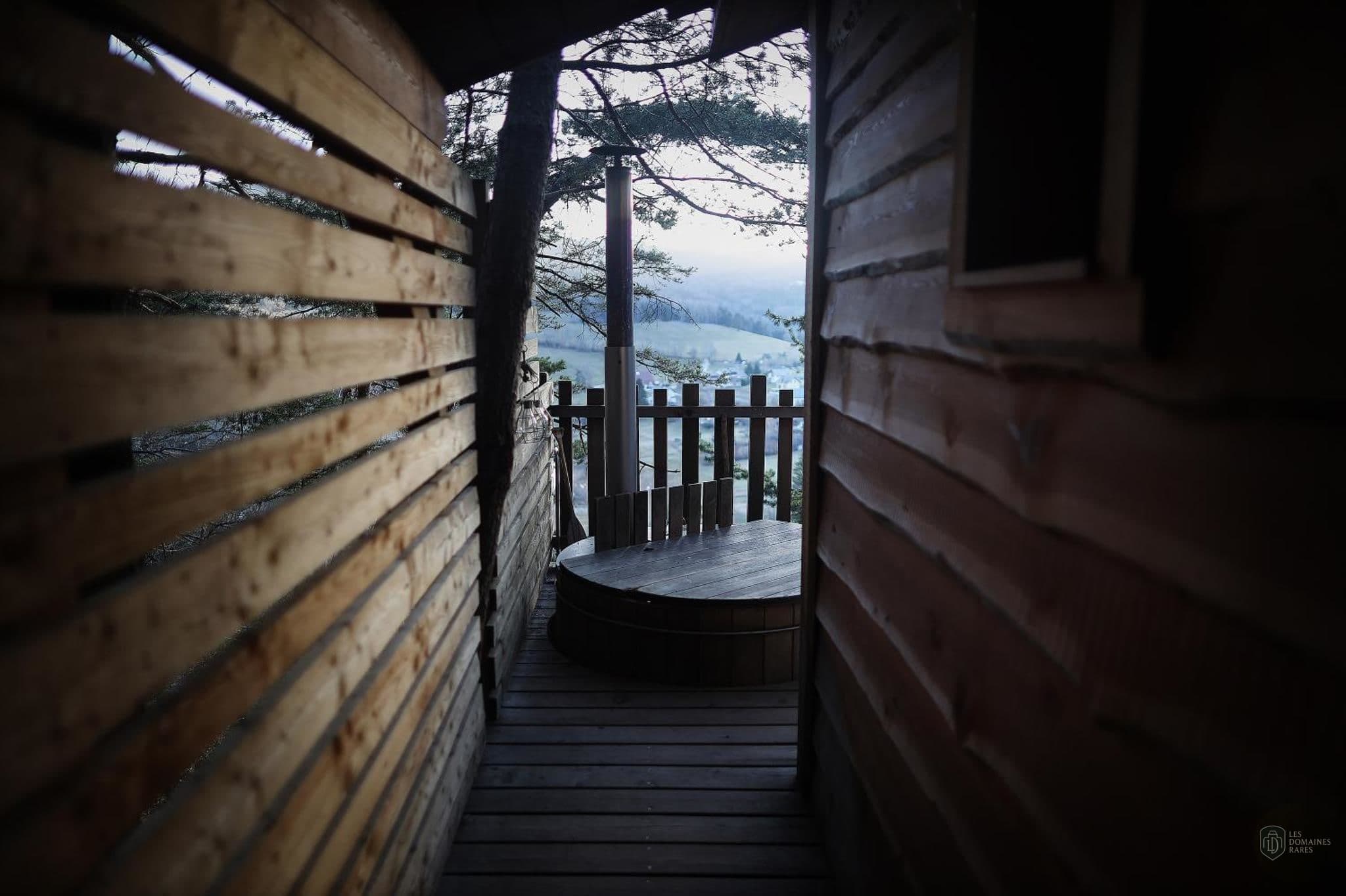 Là Haut — Extérieur