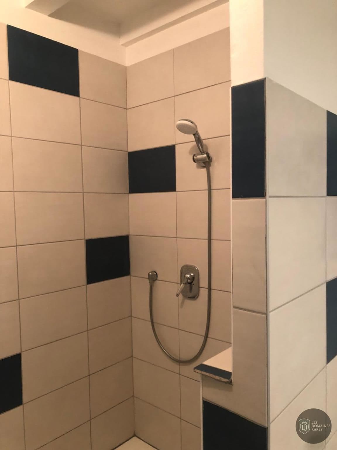 Salle de bain du lieu L’Absinthe en Auvergne-Rhône-Alpes