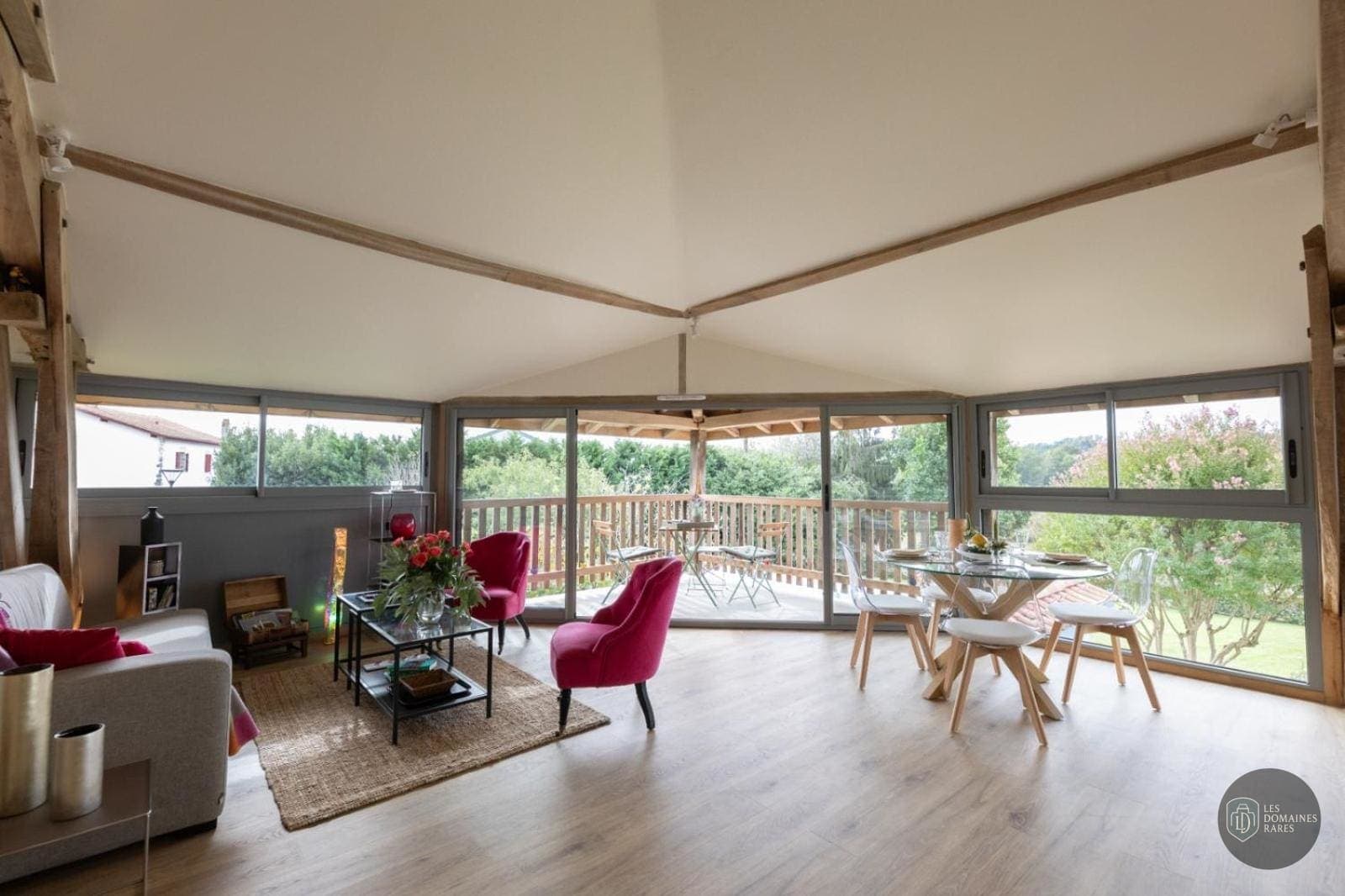Espace intérieur de l'hôtel L'Aparté en Occitanie