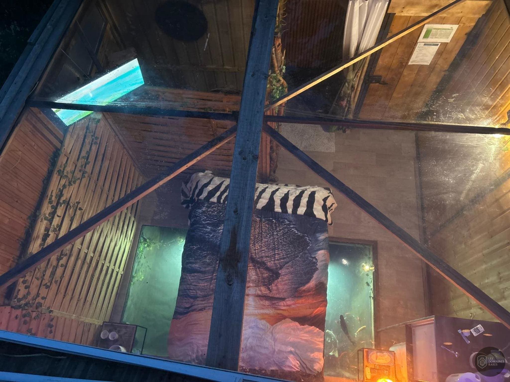 Vue extérieure de l'hôtel L'Aquarium à Vonnas en Auvergne-Rhône-Alpes