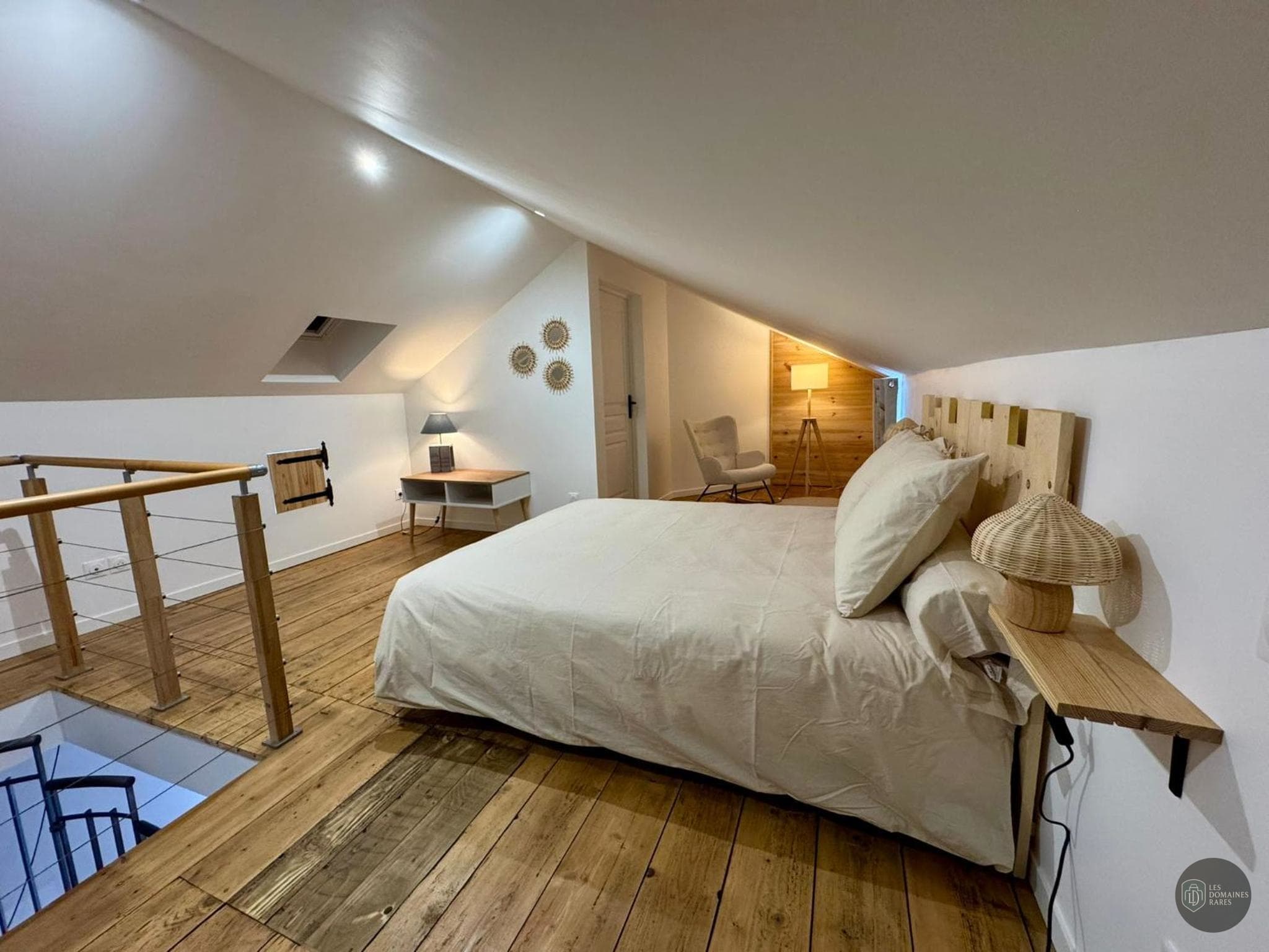 Chambre du lieu L'Atelier du Chien Rayé en Auvergne-Rhône-Alpes - séminaire portes-en-valdaine