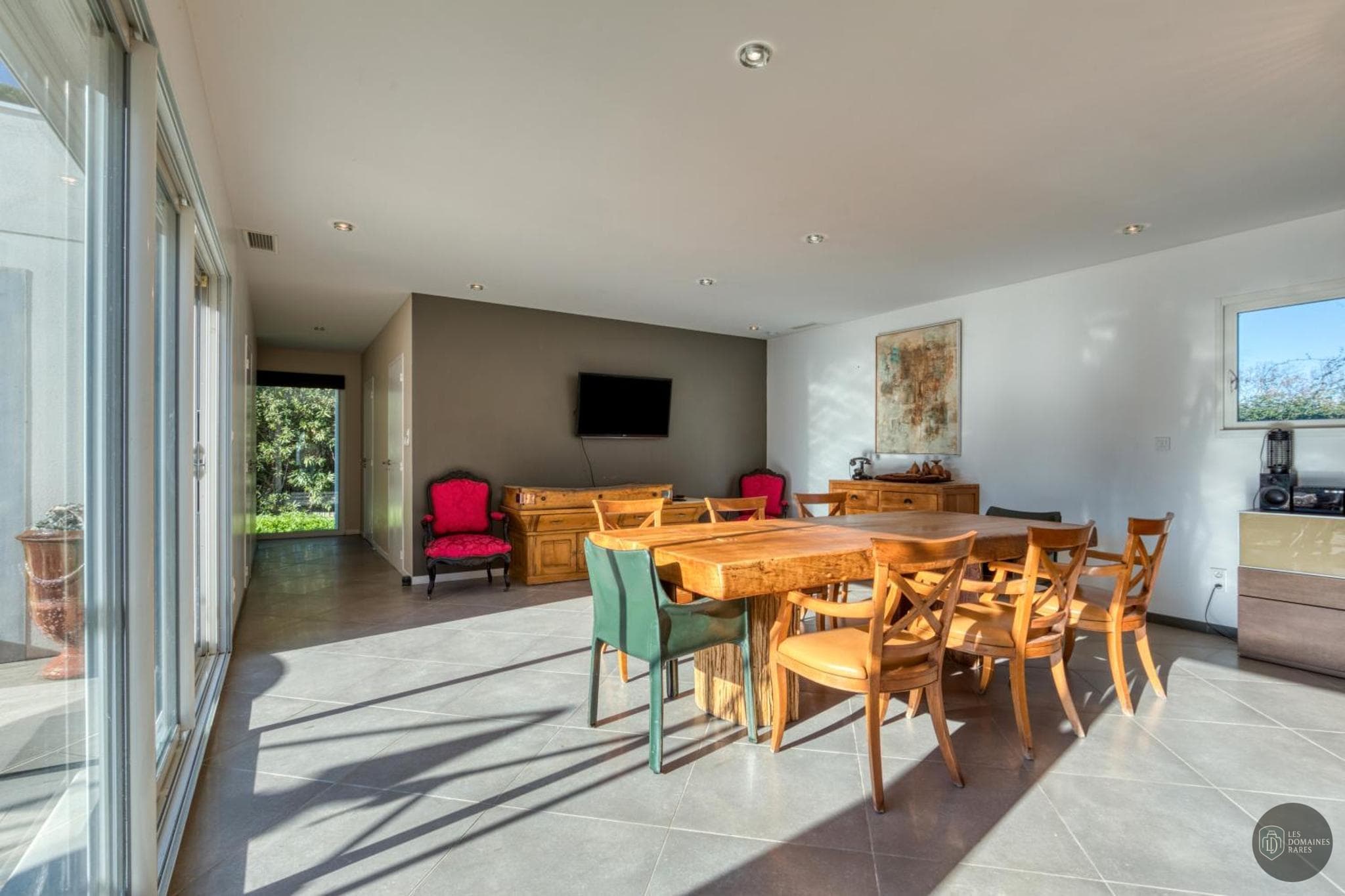 Vue extérieure du lieu L'Atrium à Cuers en Provence-Alpes-Côte d'Azur
