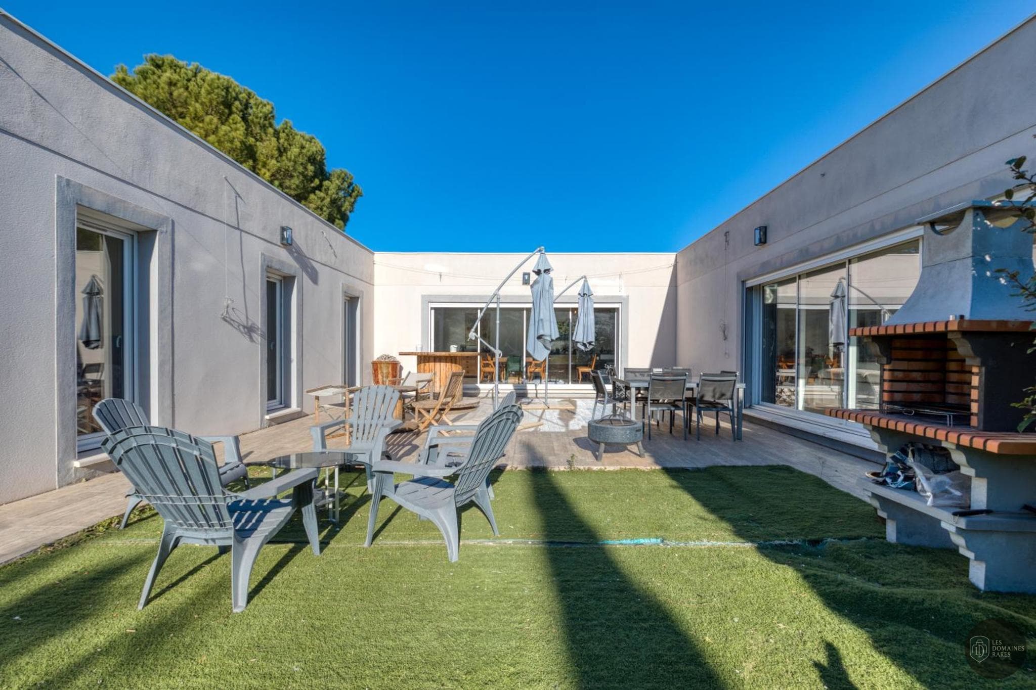 Vue extérieure du lieu L'Atrium à Cuers en Provence-Alpes-Côte d'Azur