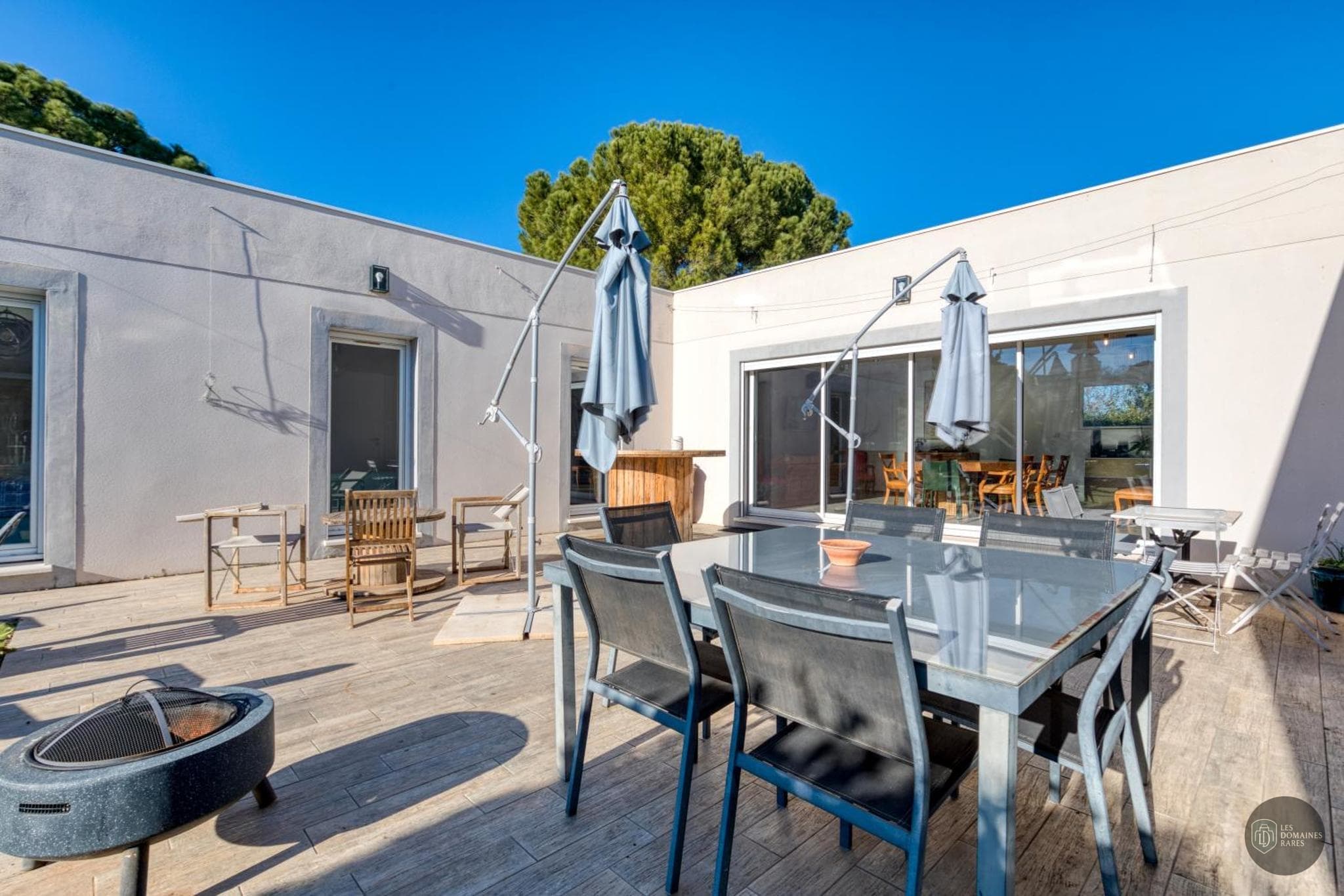 Vue extérieure du lieu L'Atrium à Cuers en Provence-Alpes-Côte d'Azur