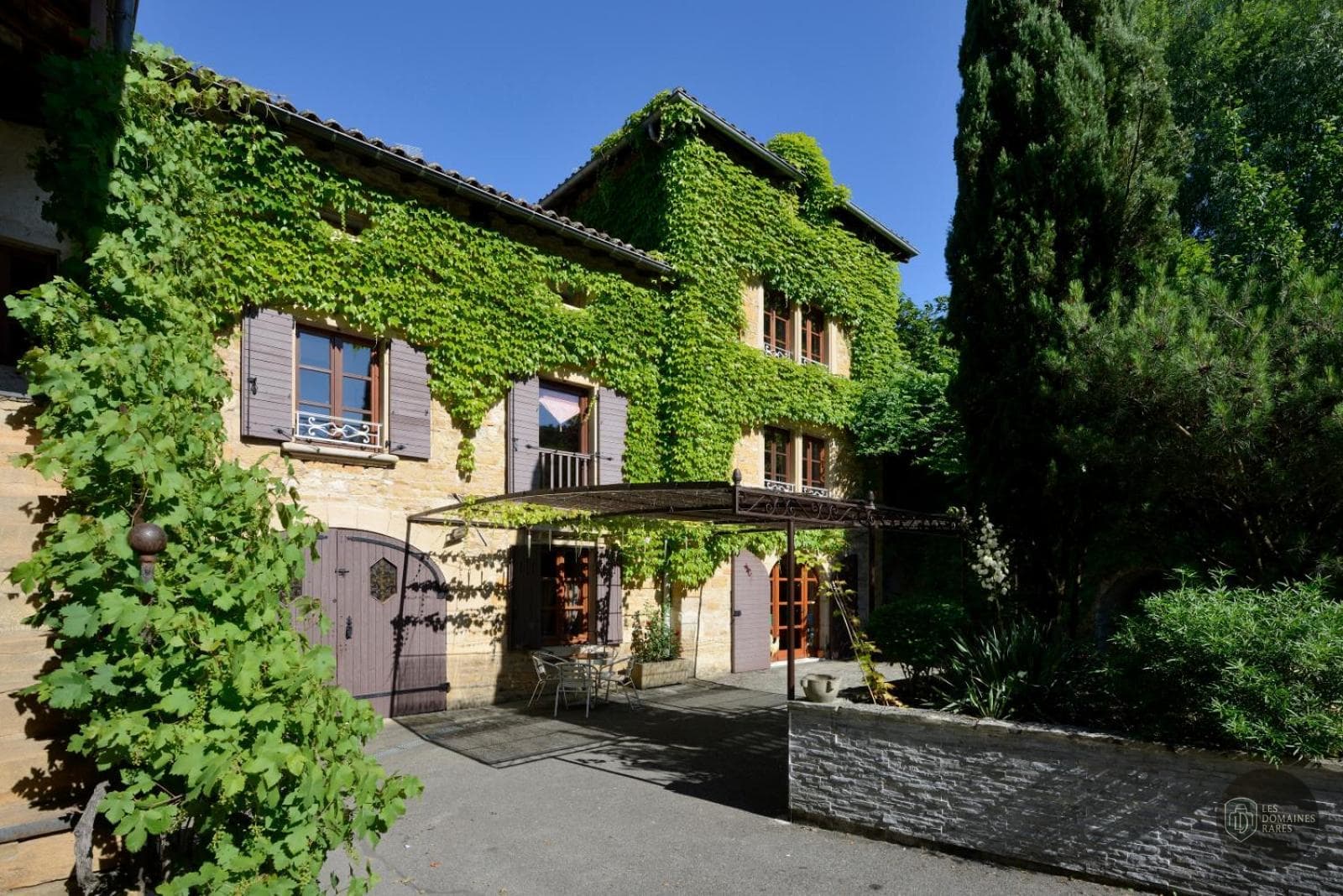 Vue extérieure du moulin L'Aube du Moulin à Gleizé en Auvergne-Rhône-Alpes