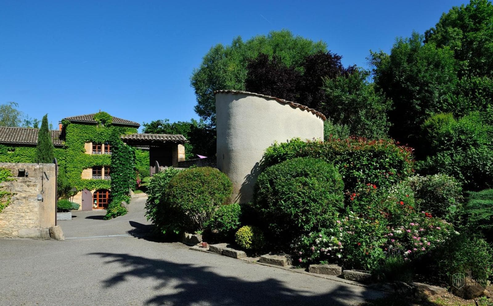 Vue extérieure du moulin L'Aube du Moulin à Gleizé en Auvergne-Rhône-Alpes