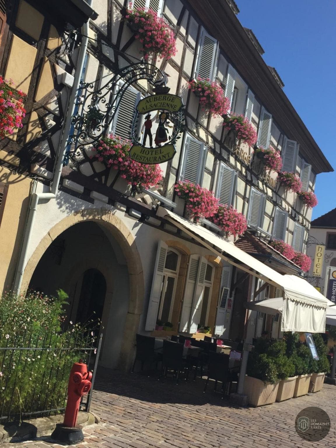 Vue extérieure de l'auberge L'Auberge Alsacienne à Le en Pays de la Loire