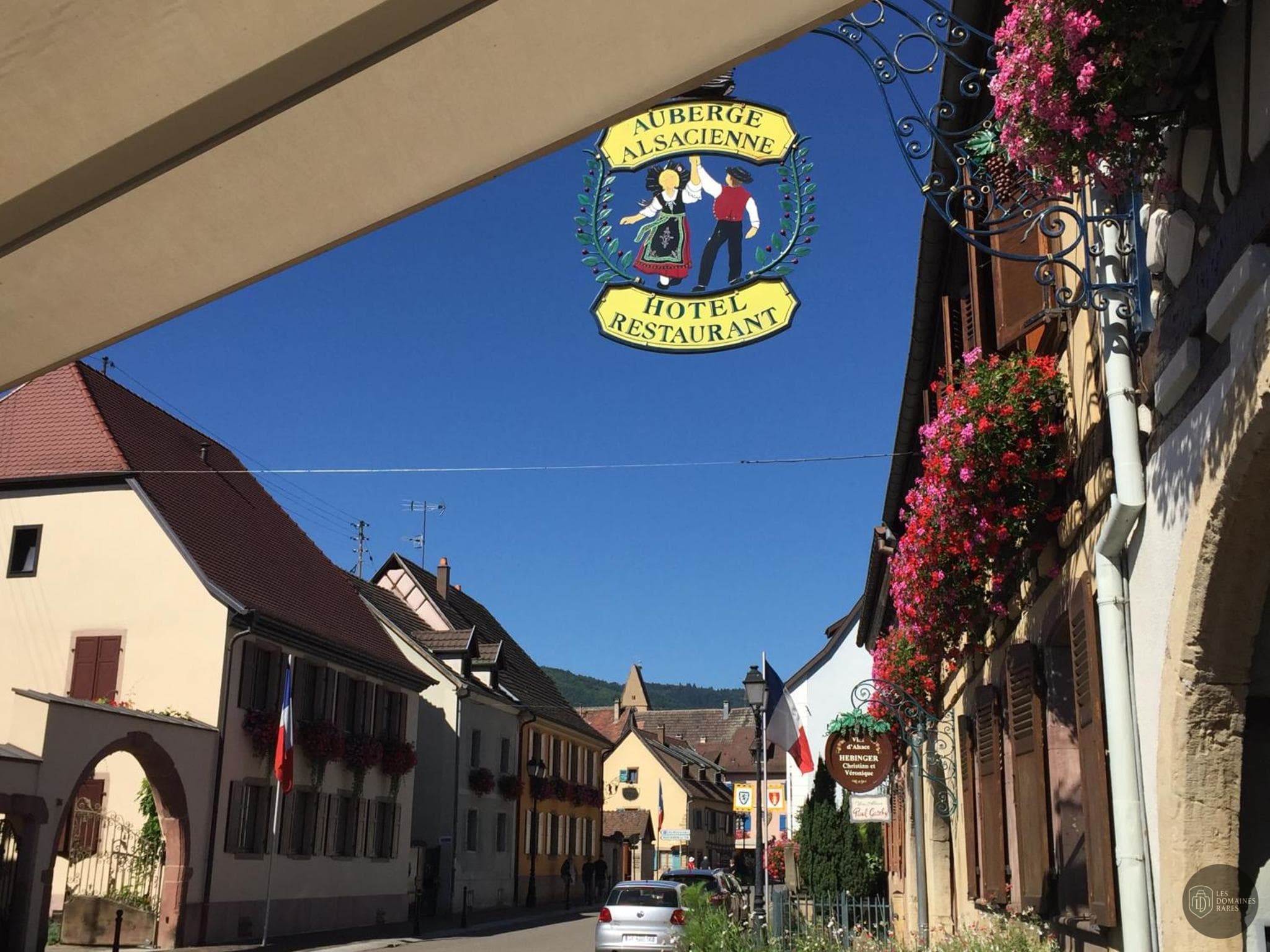 Vue extérieure de l'auberge L'Auberge Alsacienne à Le en Pays de la Loire