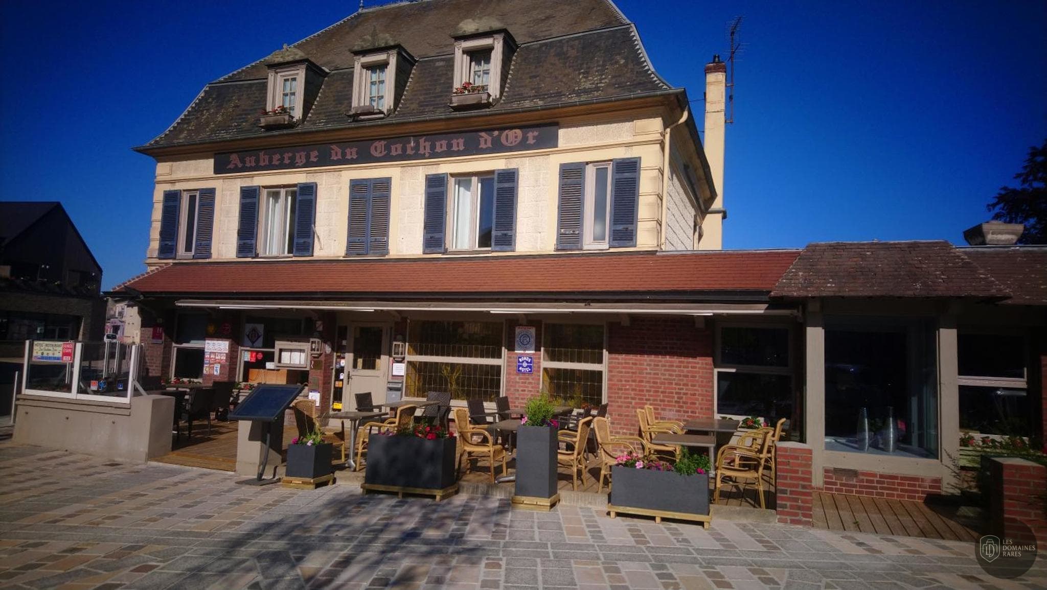 Vue extérieure de l'hôtel L'Auberge Club Cochon à Paris en Île-de-France