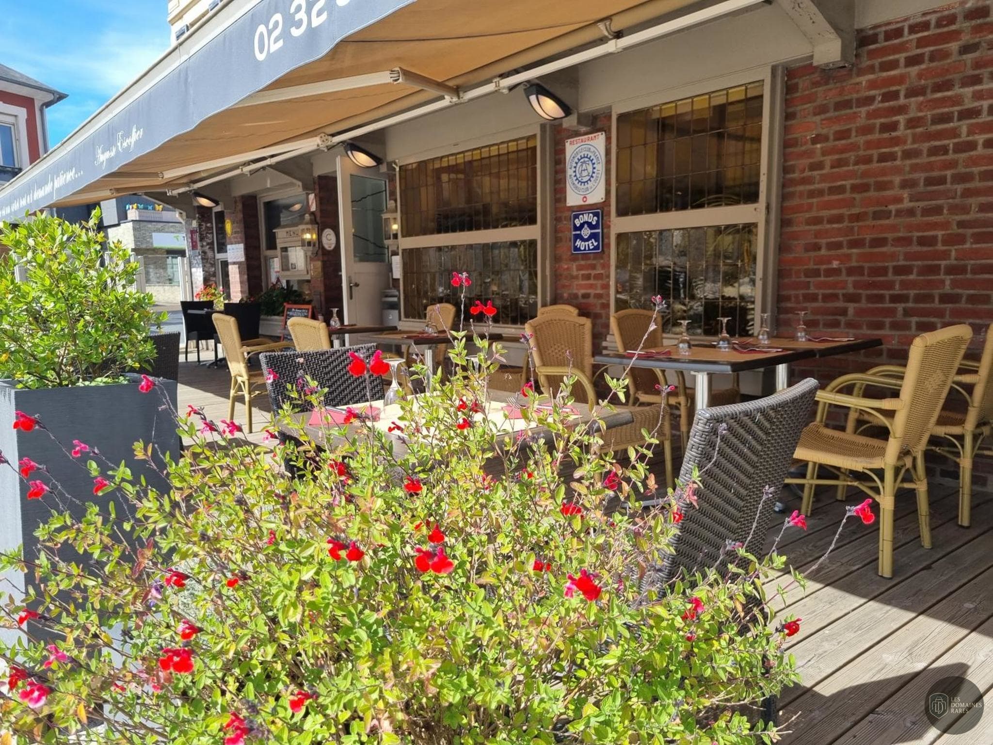 Vue extérieure de l'hôtel L'Auberge Club Cochon à Paris en Île-de-France
