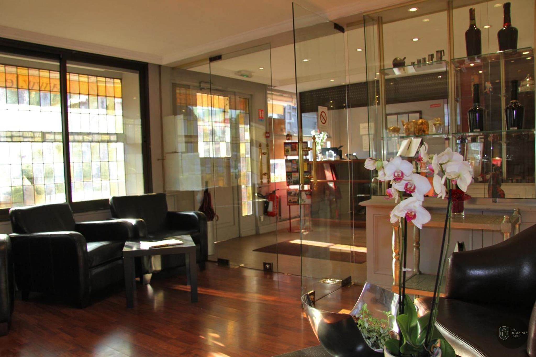Espace intérieur de l'hôtel L'Auberge Club Cochon à Paris en Île-de-France