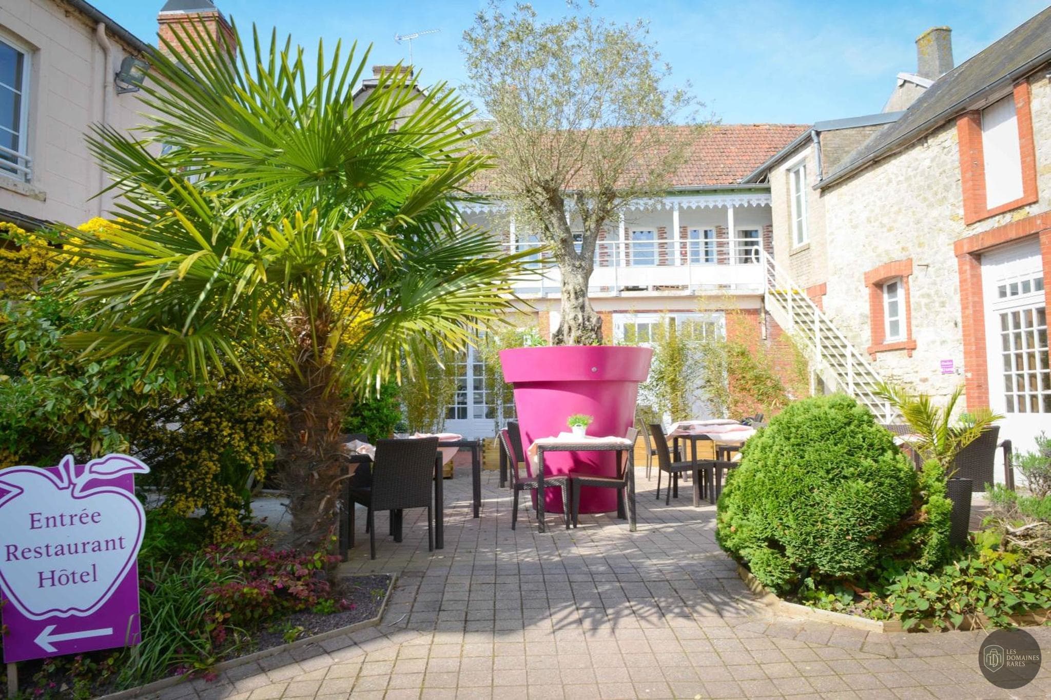 Vue extérieure de l'auberge L'Auberge Normande à Carentan en Normandie