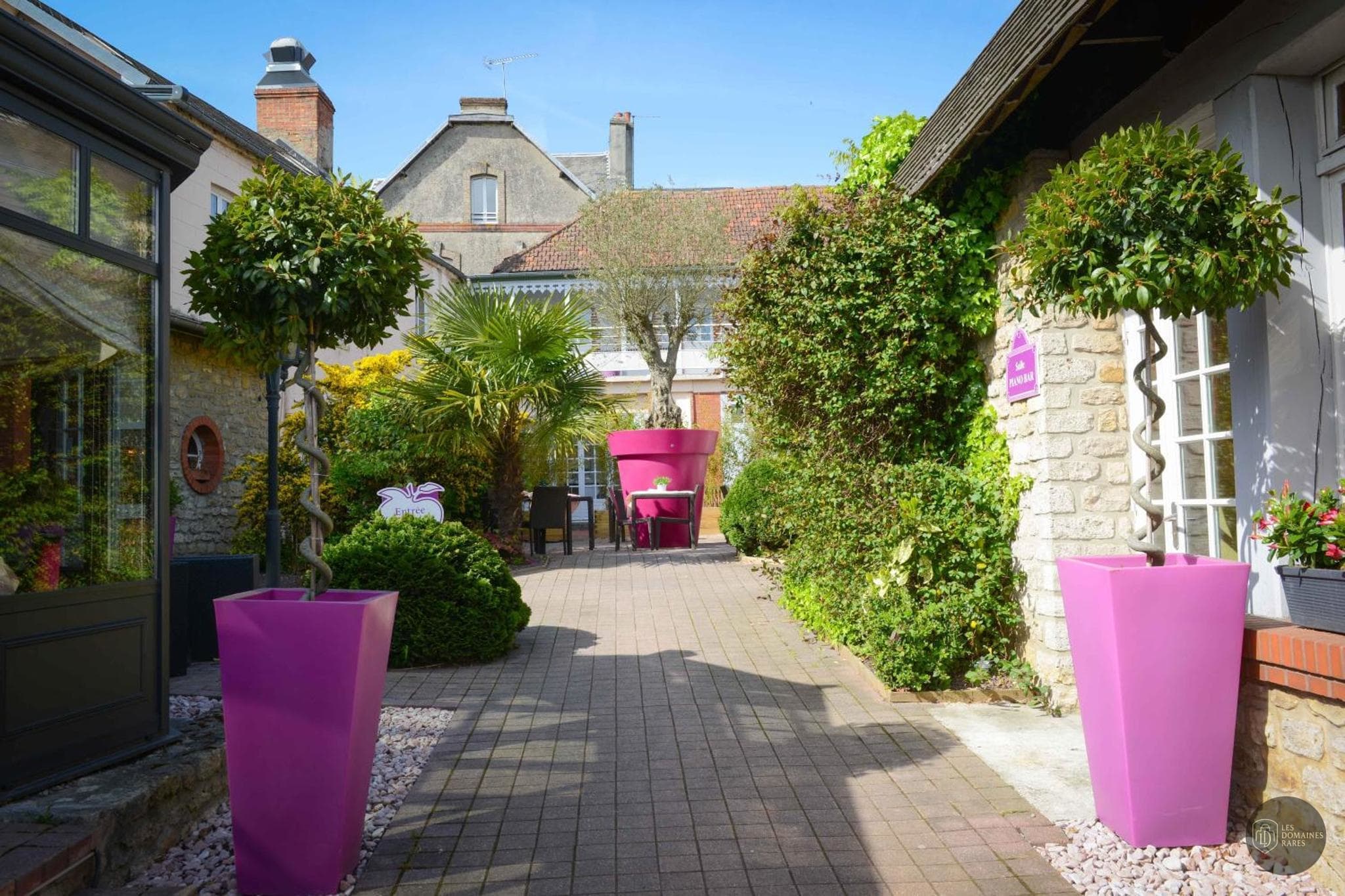 Vue extérieure de l'auberge L'Auberge Normande à Carentan en Normandie