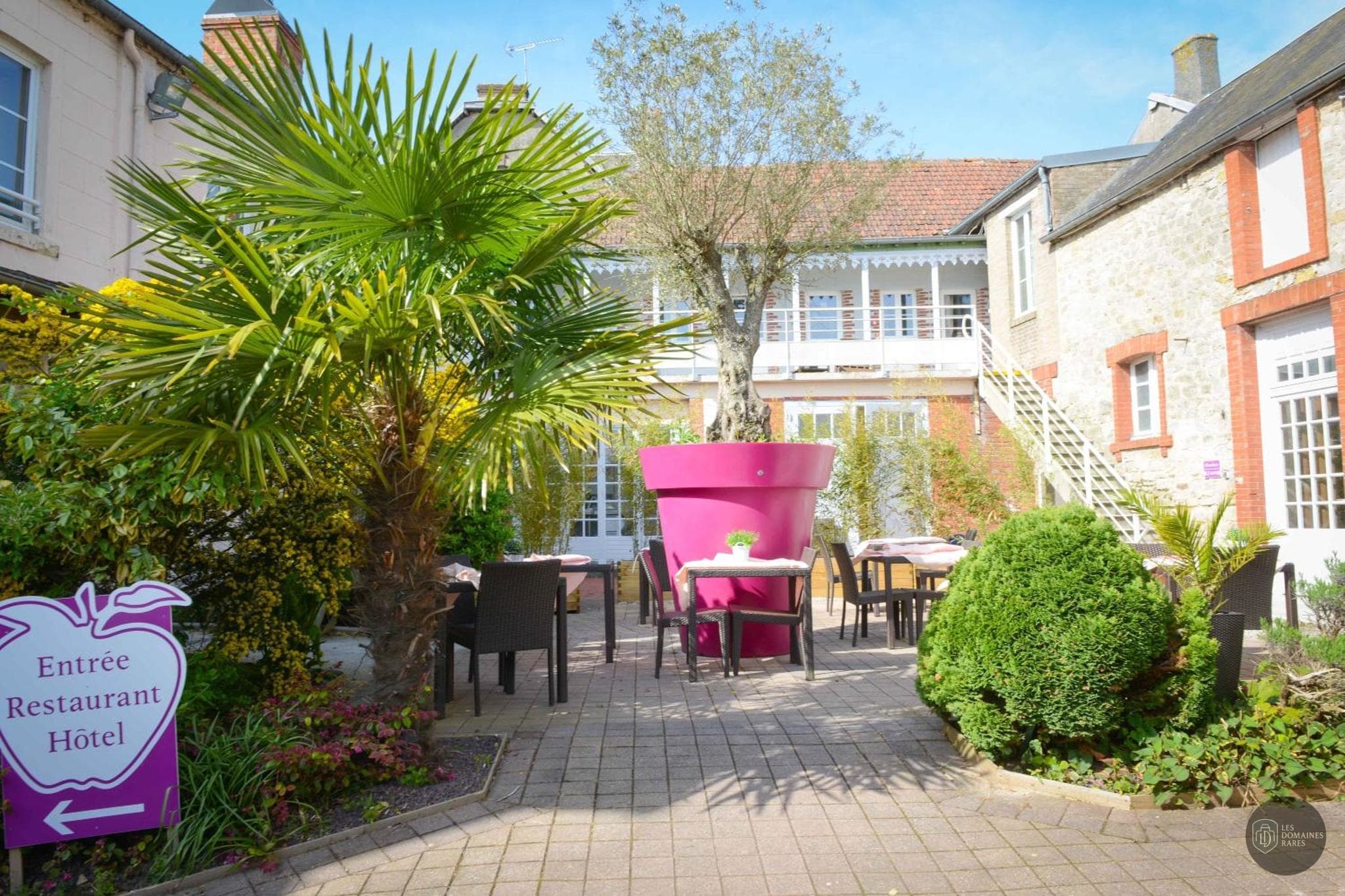 Vue extérieure de l'auberge L'Auberge Normande à Carentan en Normandie