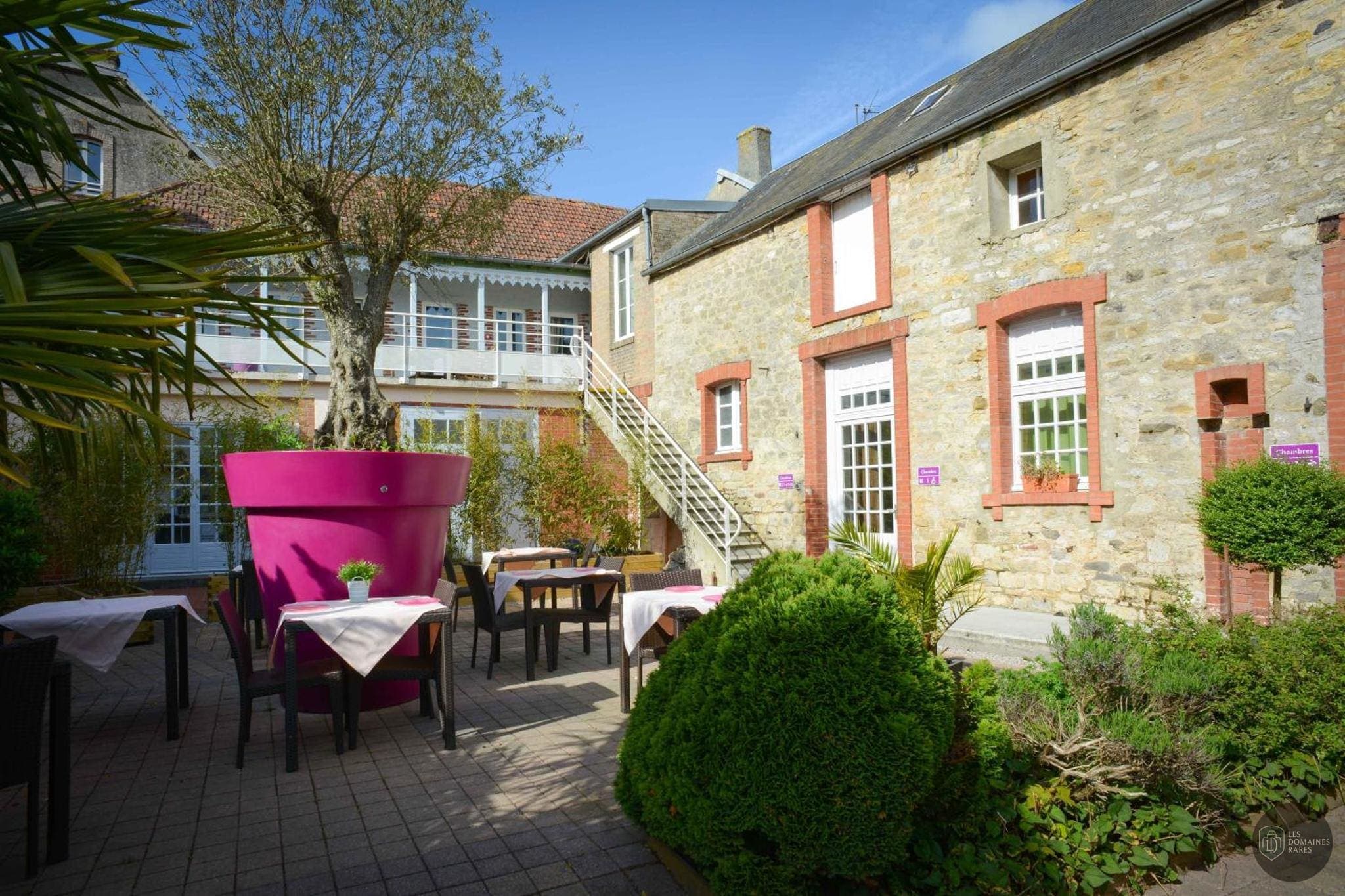 Vue extérieure de l'auberge L'Auberge Normande à Carentan en Normandie