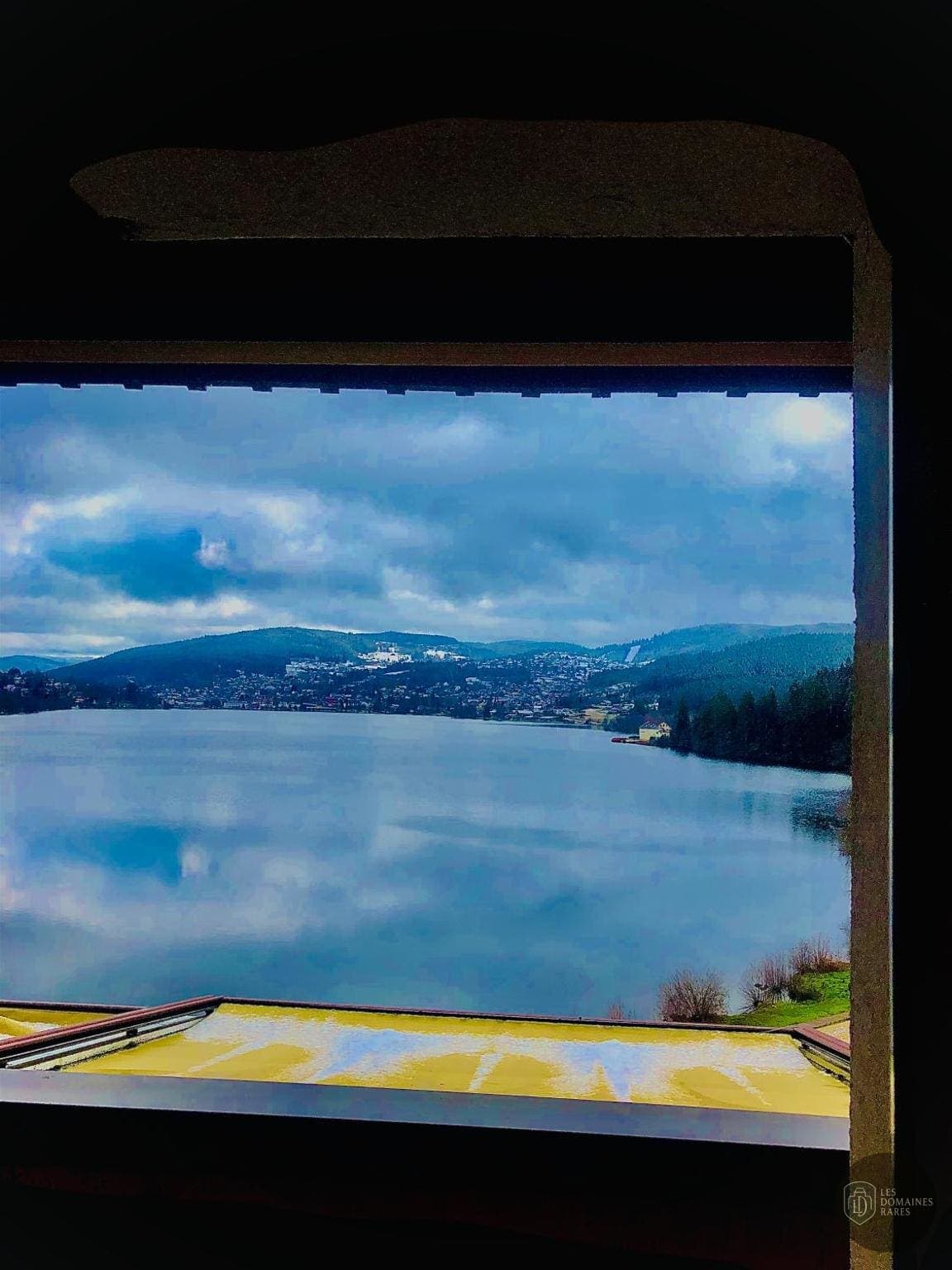 Vue extérieure de l'auberge L'Auberge du Lac en Grand Est