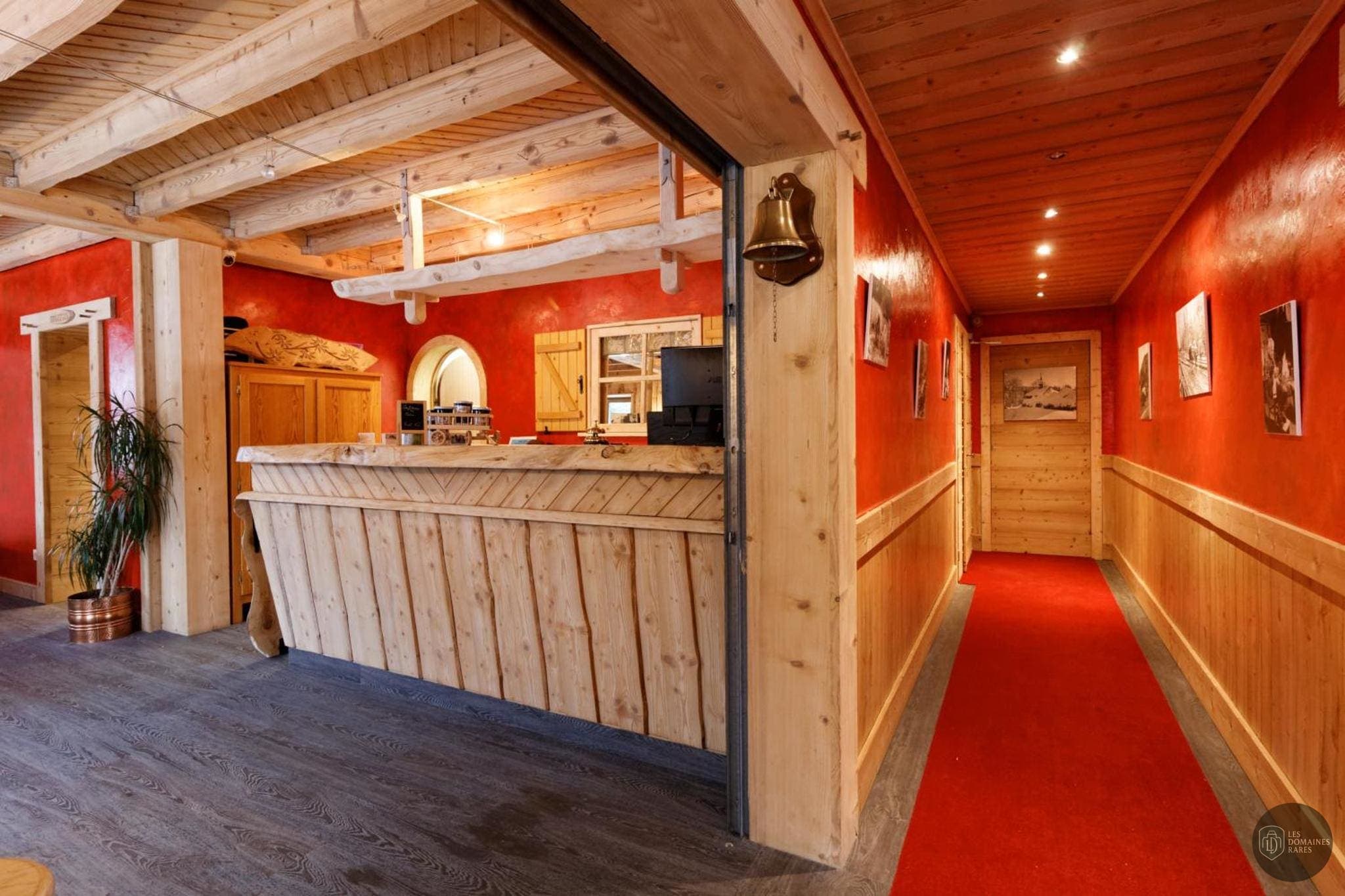 Vue extérieure de l'auberge L'Auberge du Lac en Grand Est