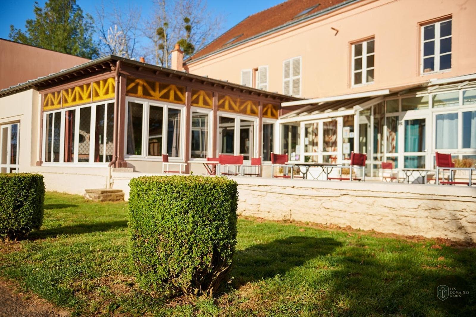 Vue extérieure de l'auberge L'Auberge du Port en Grand Est