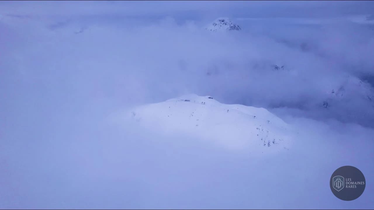 Vue extérieure de l'hôtel L'Eau Vive en Auvergne-Rhône-Alpes