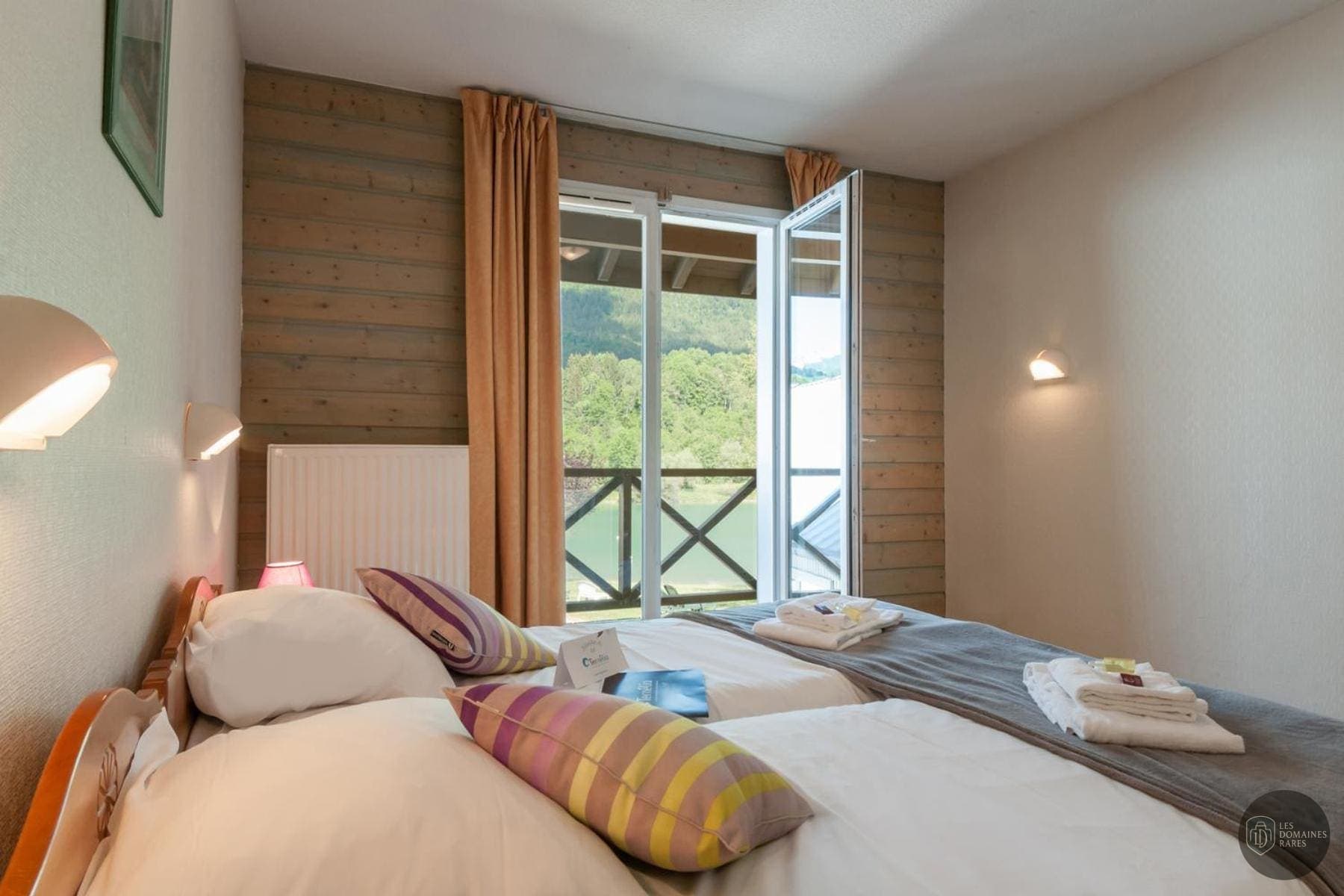 Vue extérieure de l'hôtel L'Eau Vive en Auvergne-Rhône-Alpes