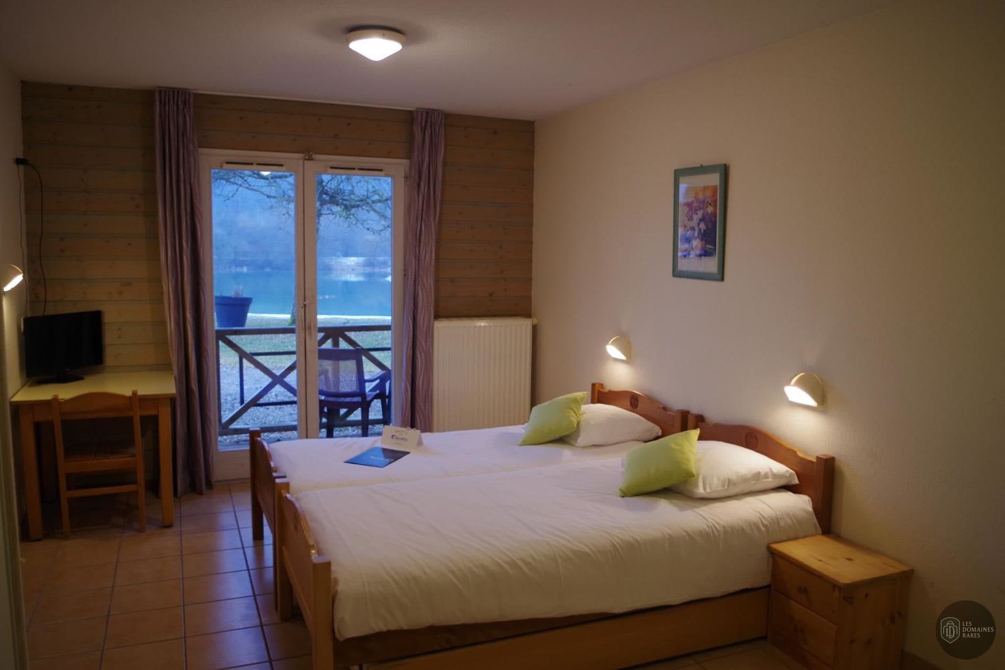 Vue extérieure de l'hôtel L'Eau Vive en Auvergne-Rhône-Alpes