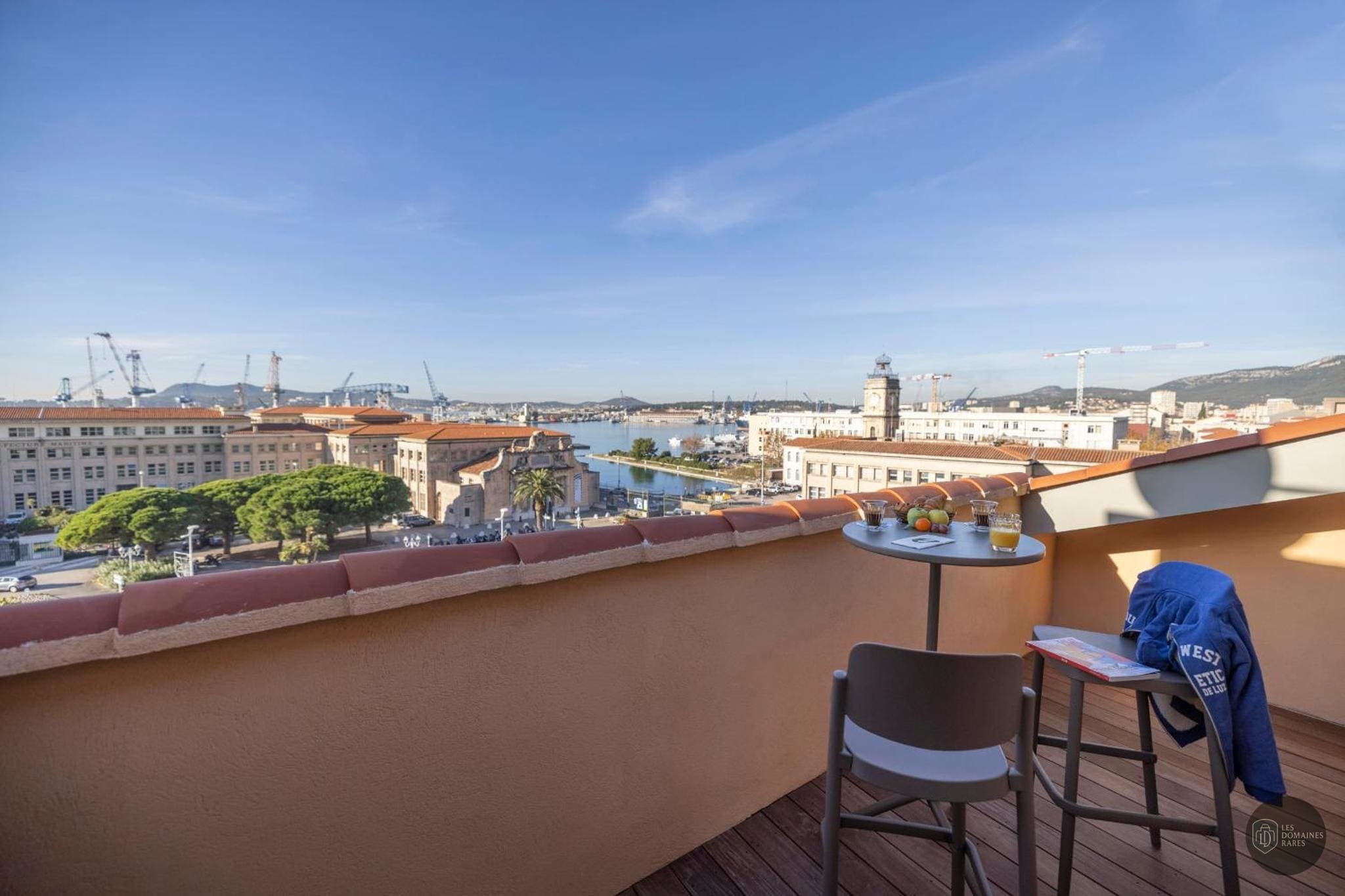 Vue extérieure de l'hôtel L'Eautel à Toulon en Provence-Alpes-Côte d'Azur
