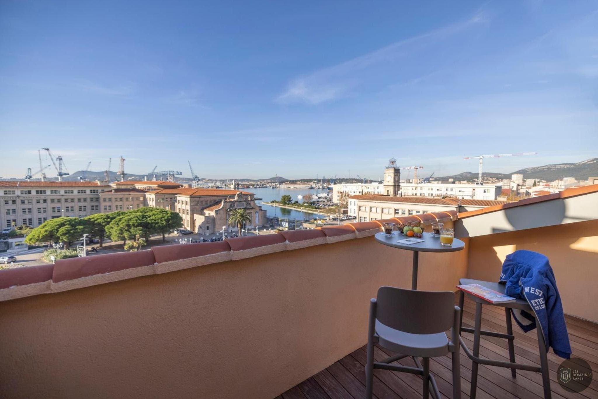 Vue extérieure de l'hôtel L'Eautel à Toulon en Provence-Alpes-Côte d'Azur