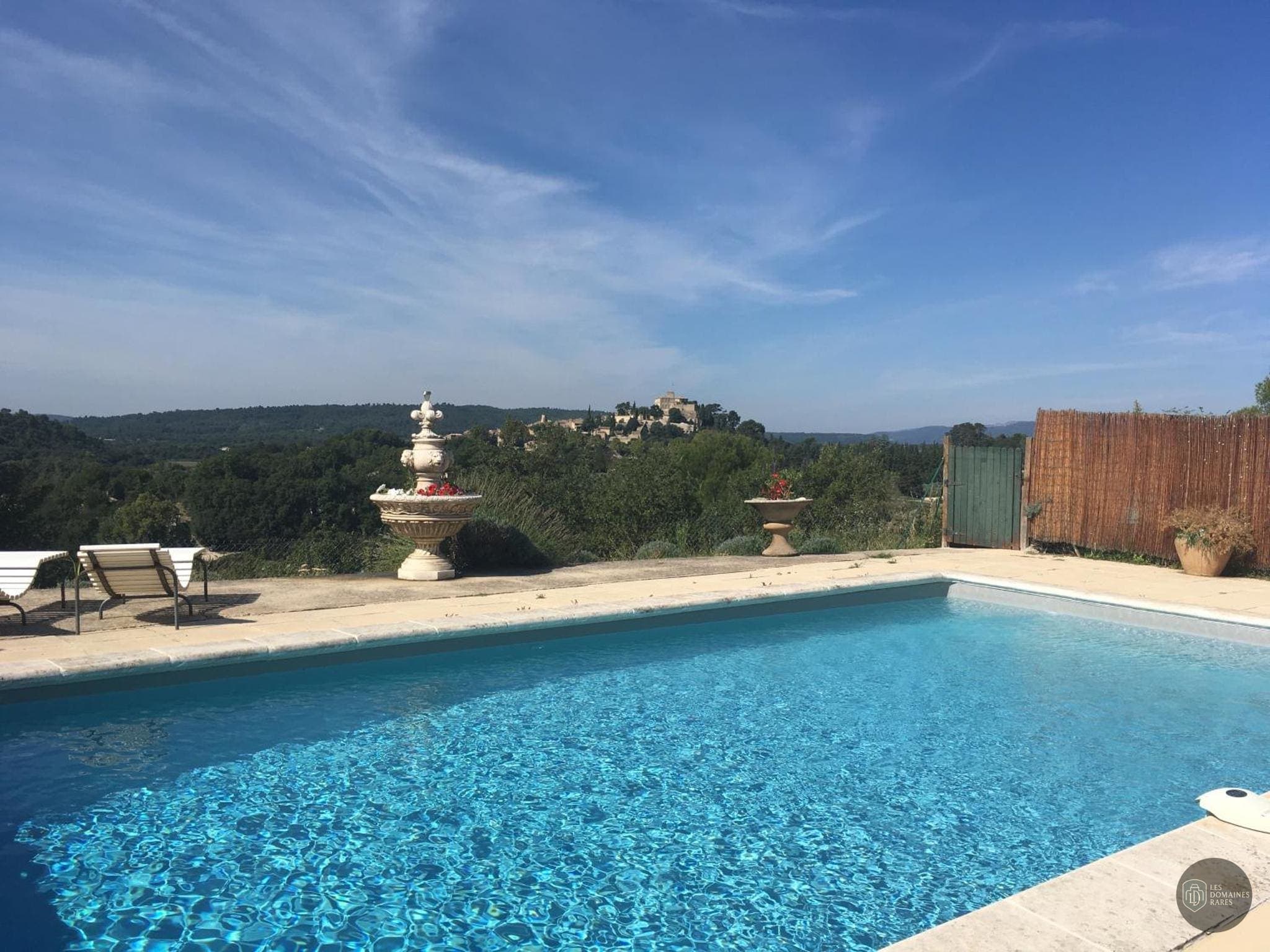Piscine et activités de l'hôtel L'Eden à Paris en Île-de-France