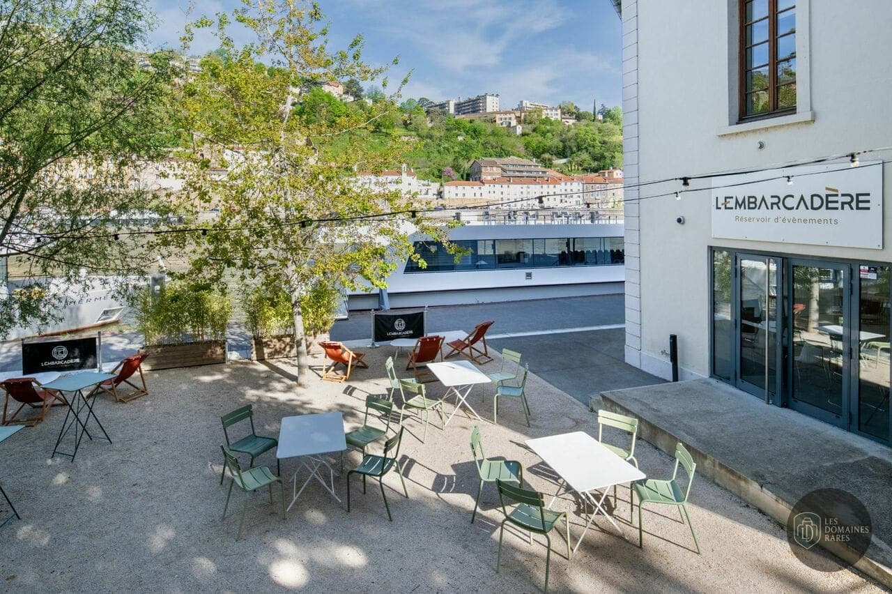 Vue extérieure du lieu L'Embarcadere à Lyon en Auvergne-Rhône-Alpes