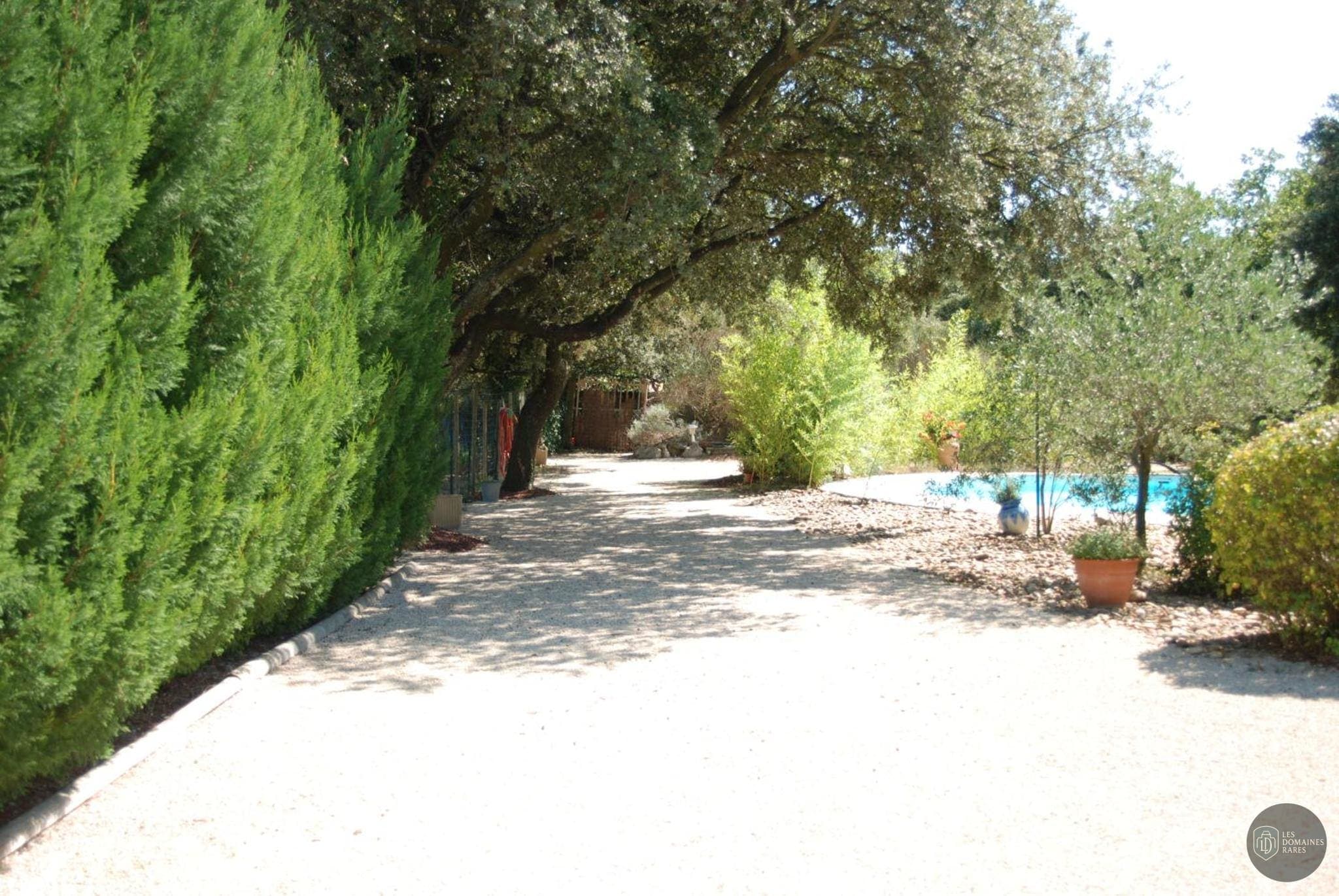 L'Enclos — Extérieur