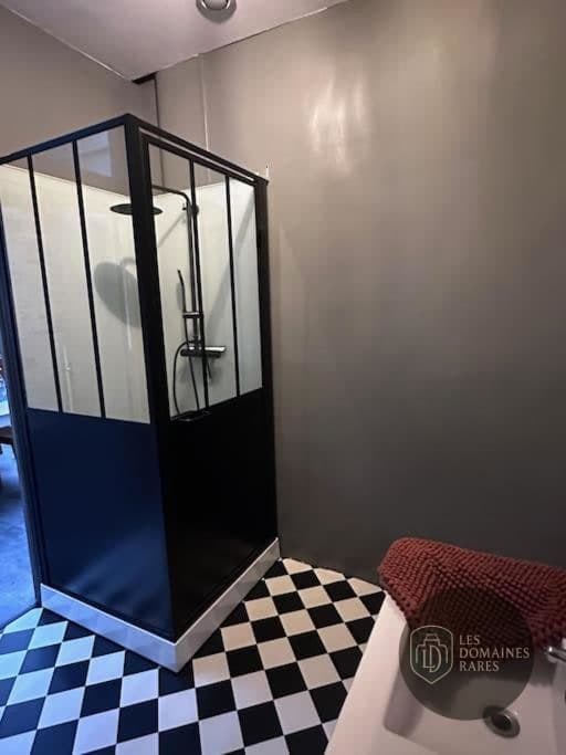 Salle de bain du lieu L'Entrepôt en Nouvelle-Aquitaine