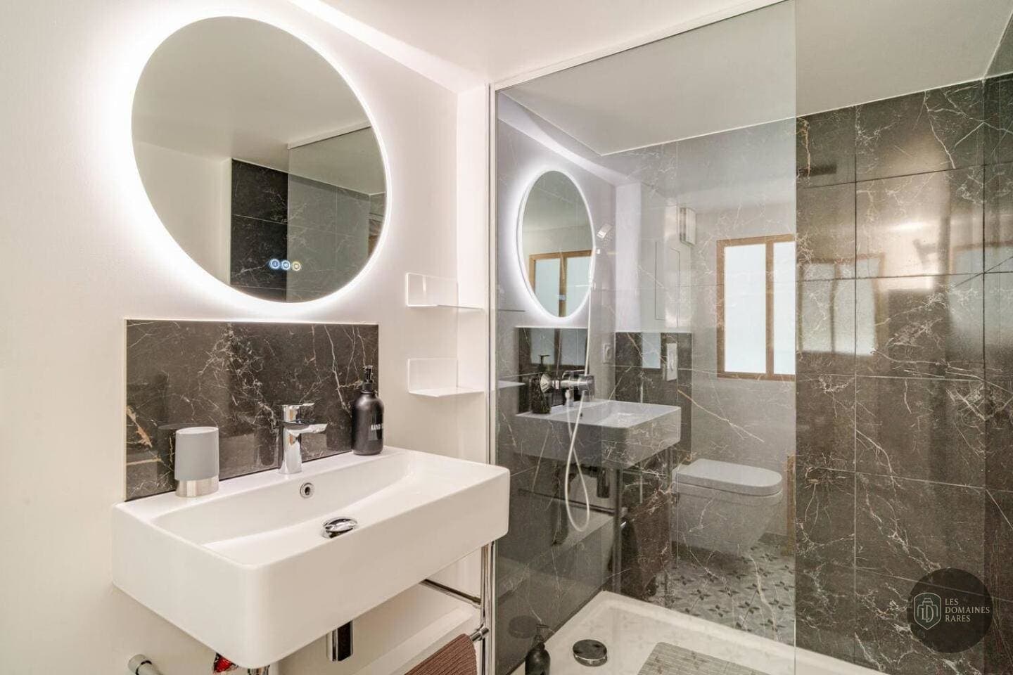 Salle de bain du château L'Ermitage de Brouilly à Odenas en Auvergne-Rhône-Alpes