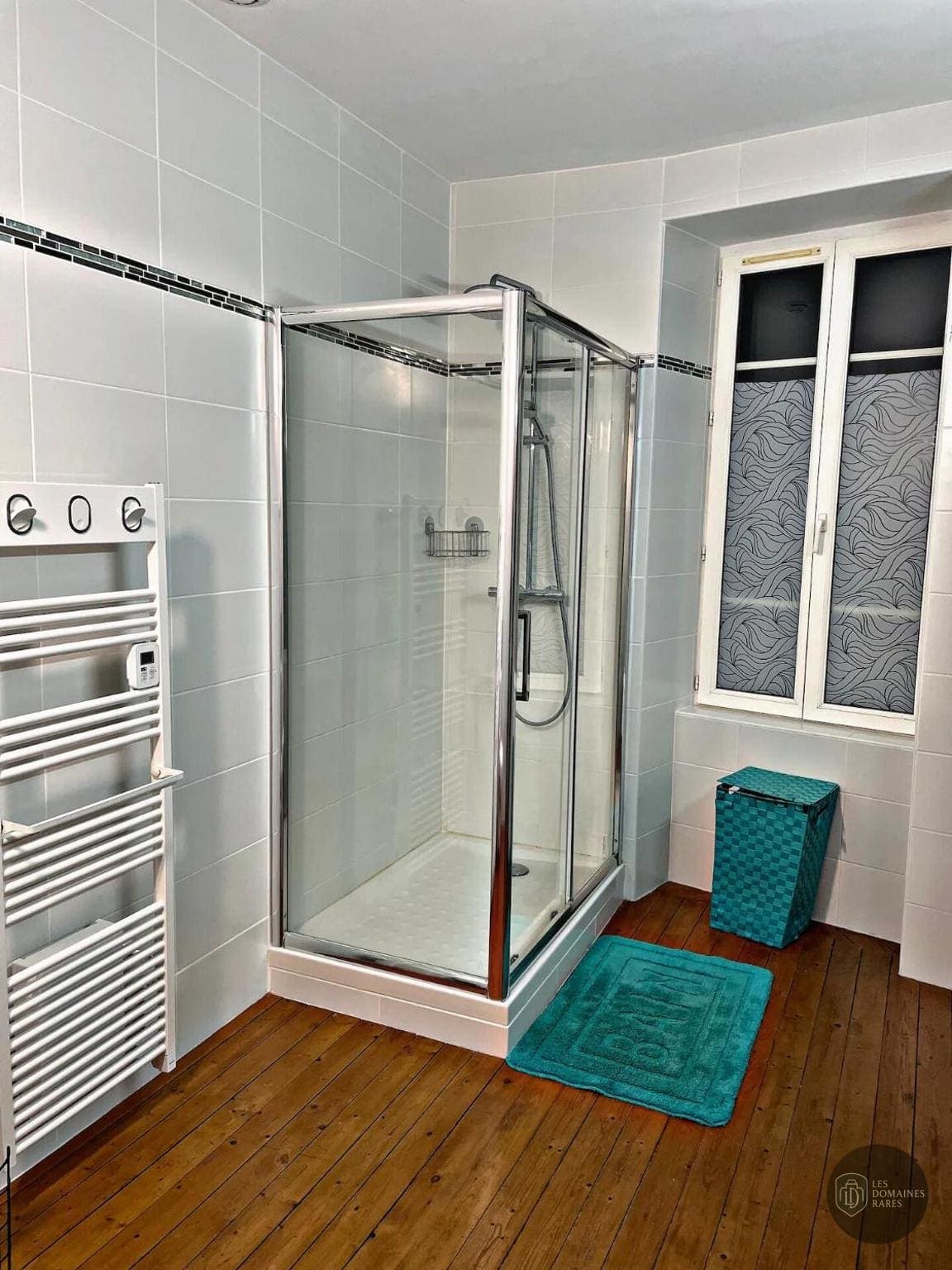 Salle de bain de l'hôtel L'Escale Halloaise à Les en Auvergne-Rhône-Alpes