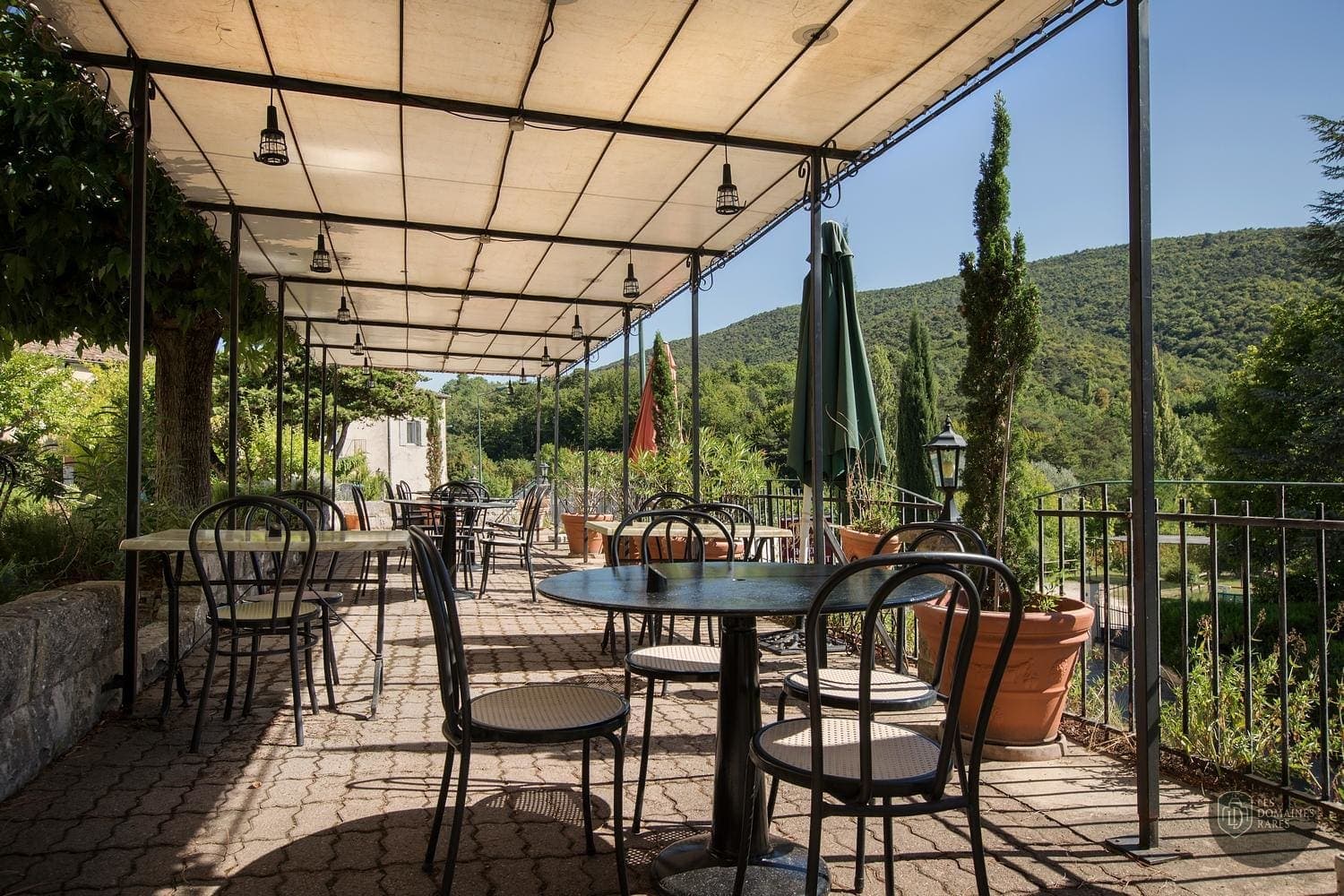 Vue extérieure du lieu L'Escargot d'Or en Auvergne-Rhône-Alpes