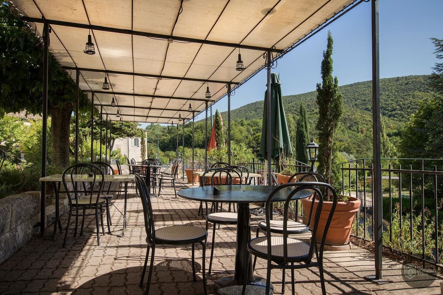 Vue extérieure du lieu L'Escargot d'Or en Auvergne-Rhône-Alpes