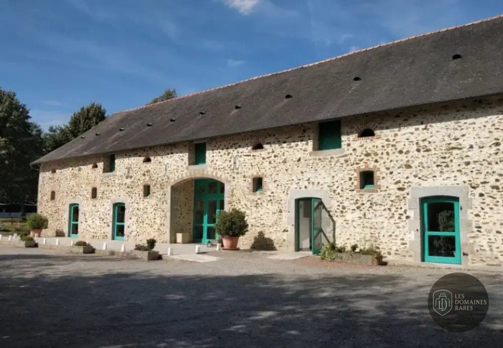 Façade d'un bâtiment en pierre