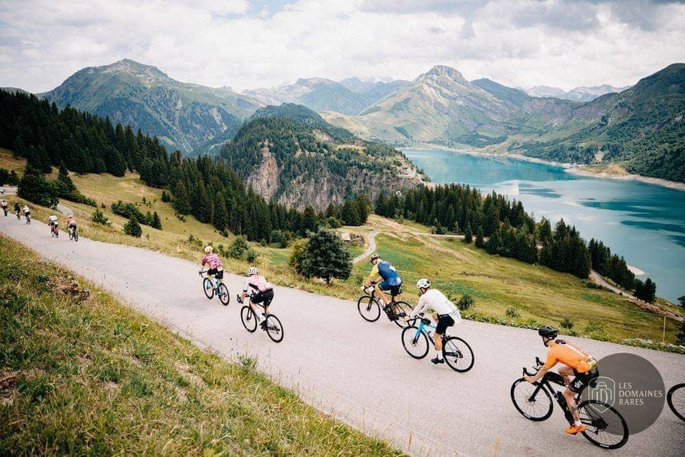 Cyclistes avec vue sur le lac