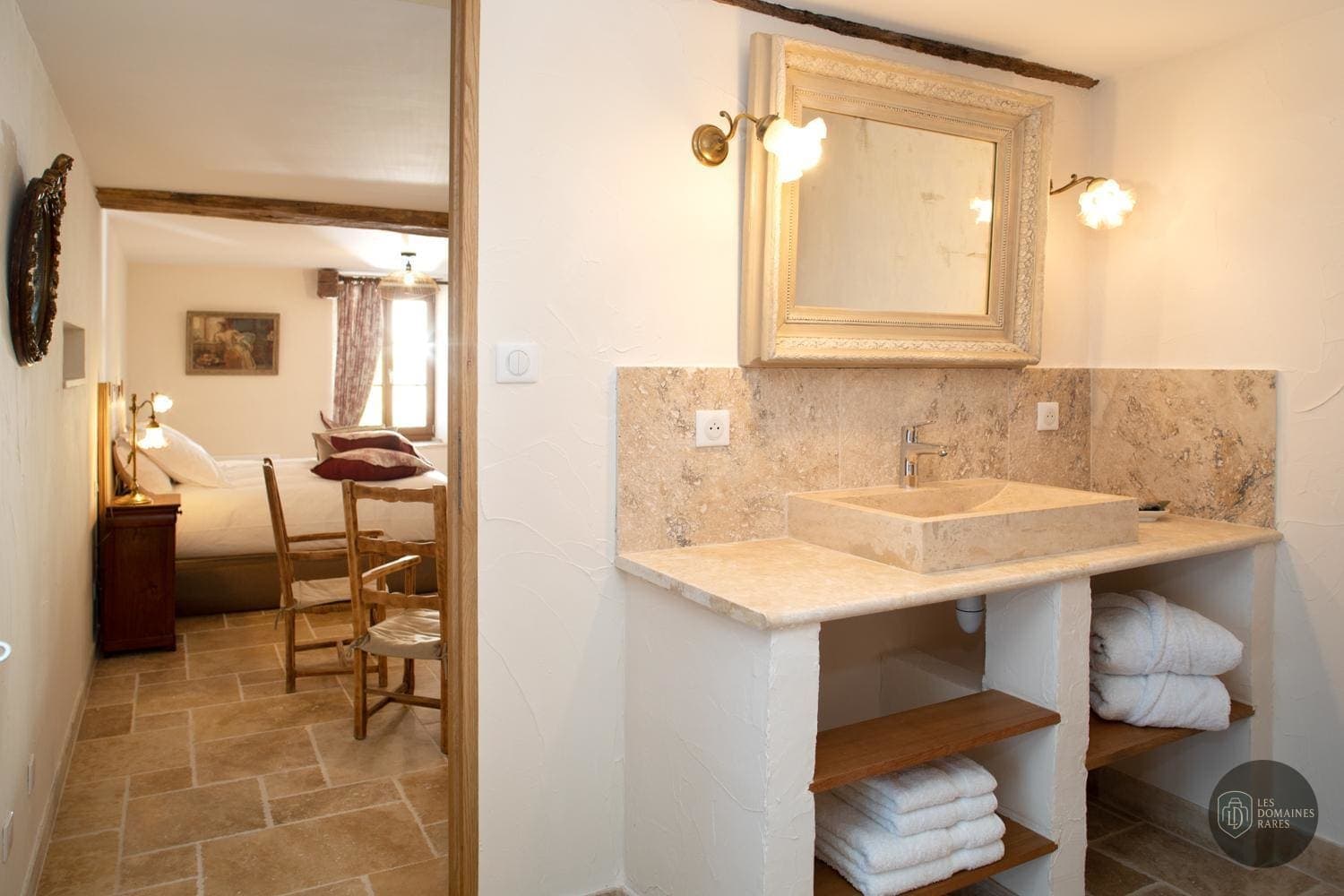 L'Hôte Antique — Extérieur