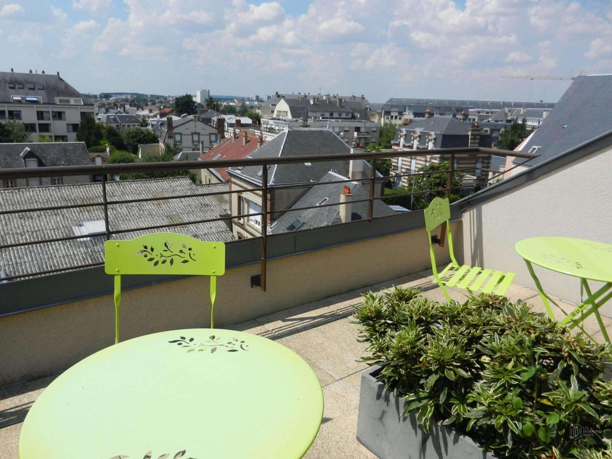 Vue extérieure de l'hôtel L'Hôtel Chartres à Chartres en Centre-Val de Loire