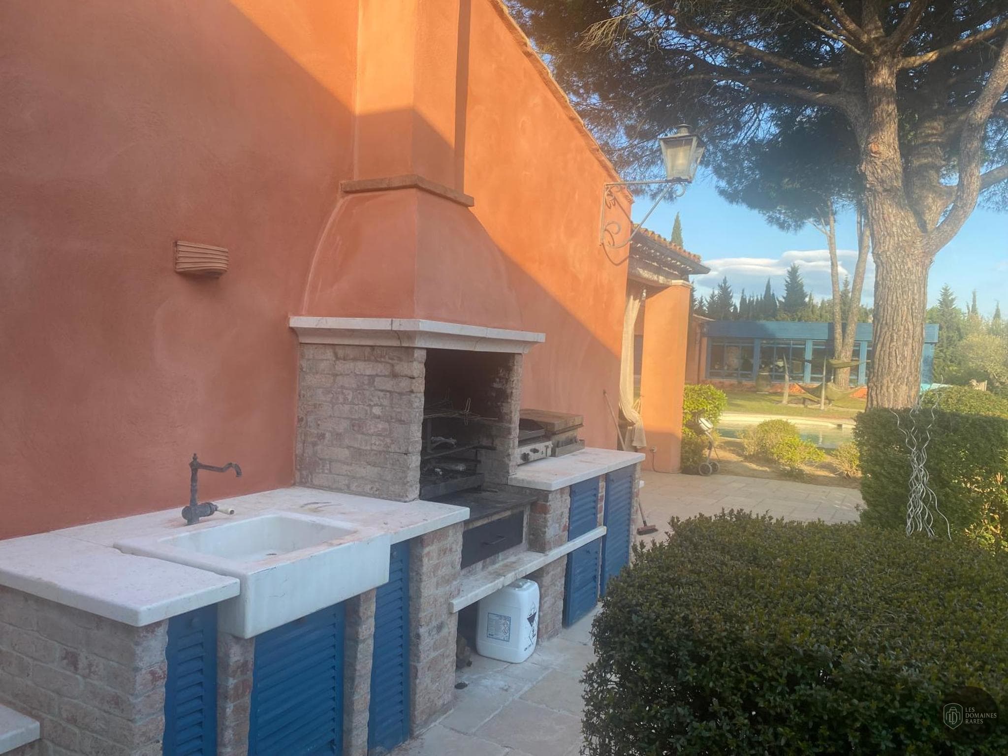 L'Hacienda — Extérieur
