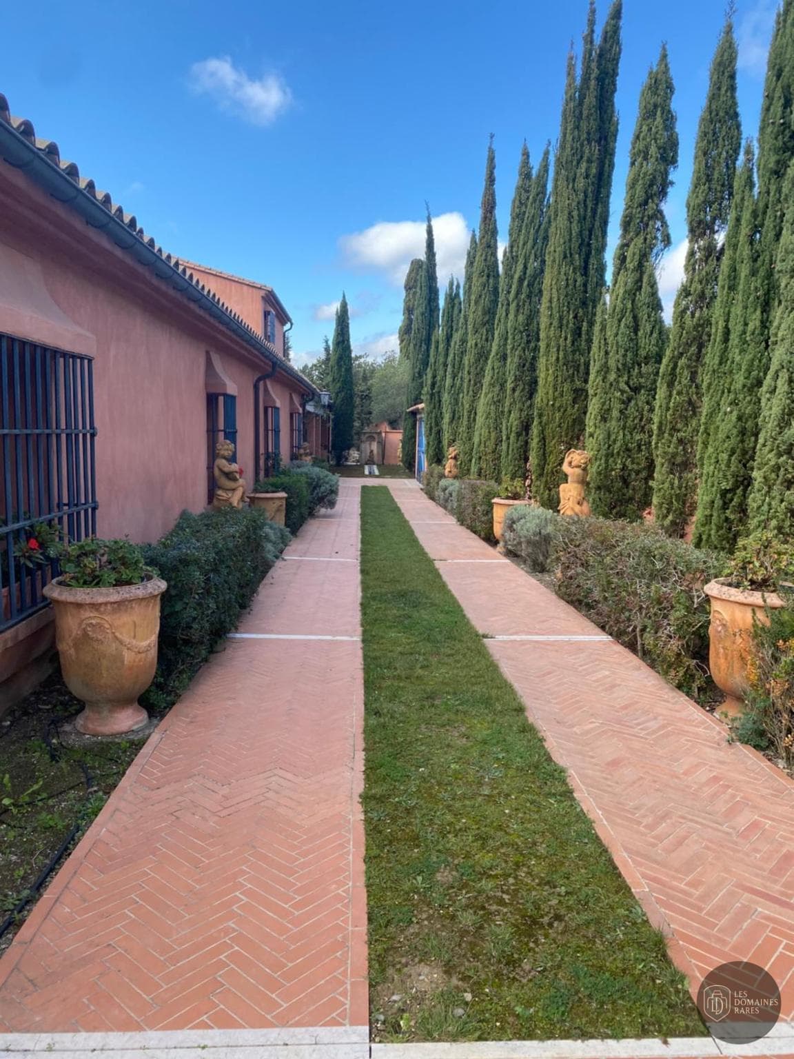 L'Hacienda — Extérieur