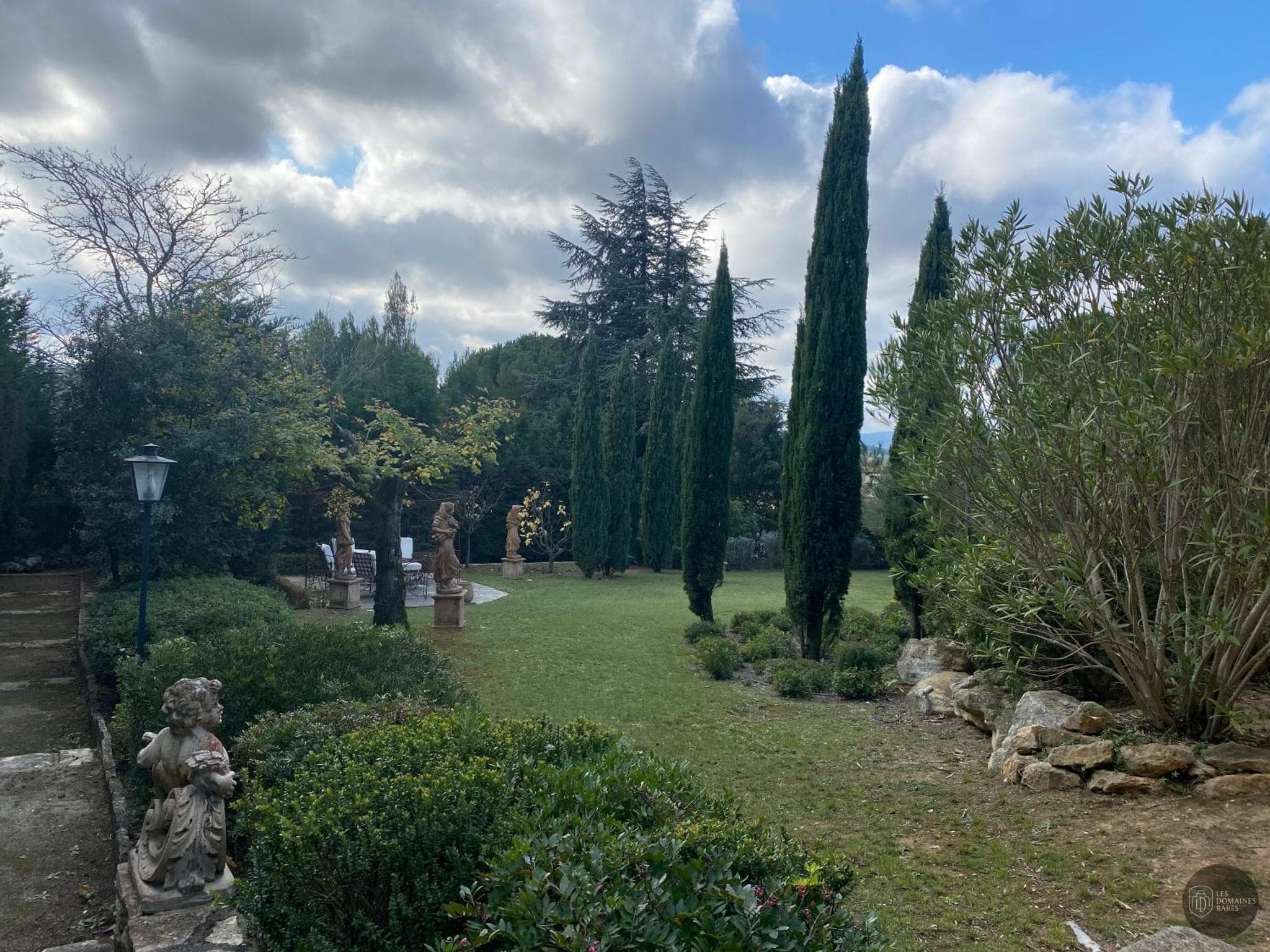 L'Hacienda — Extérieur