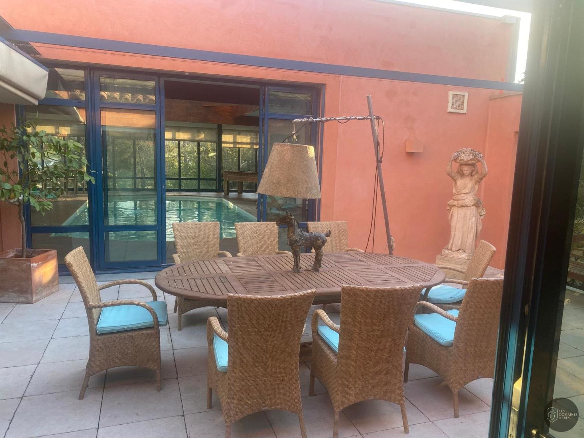 L'Hacienda — Extérieur