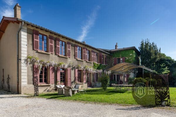 Vue extérieure du lieu L'Hermitage de Moly en Auvergne-Rhône-Alpes