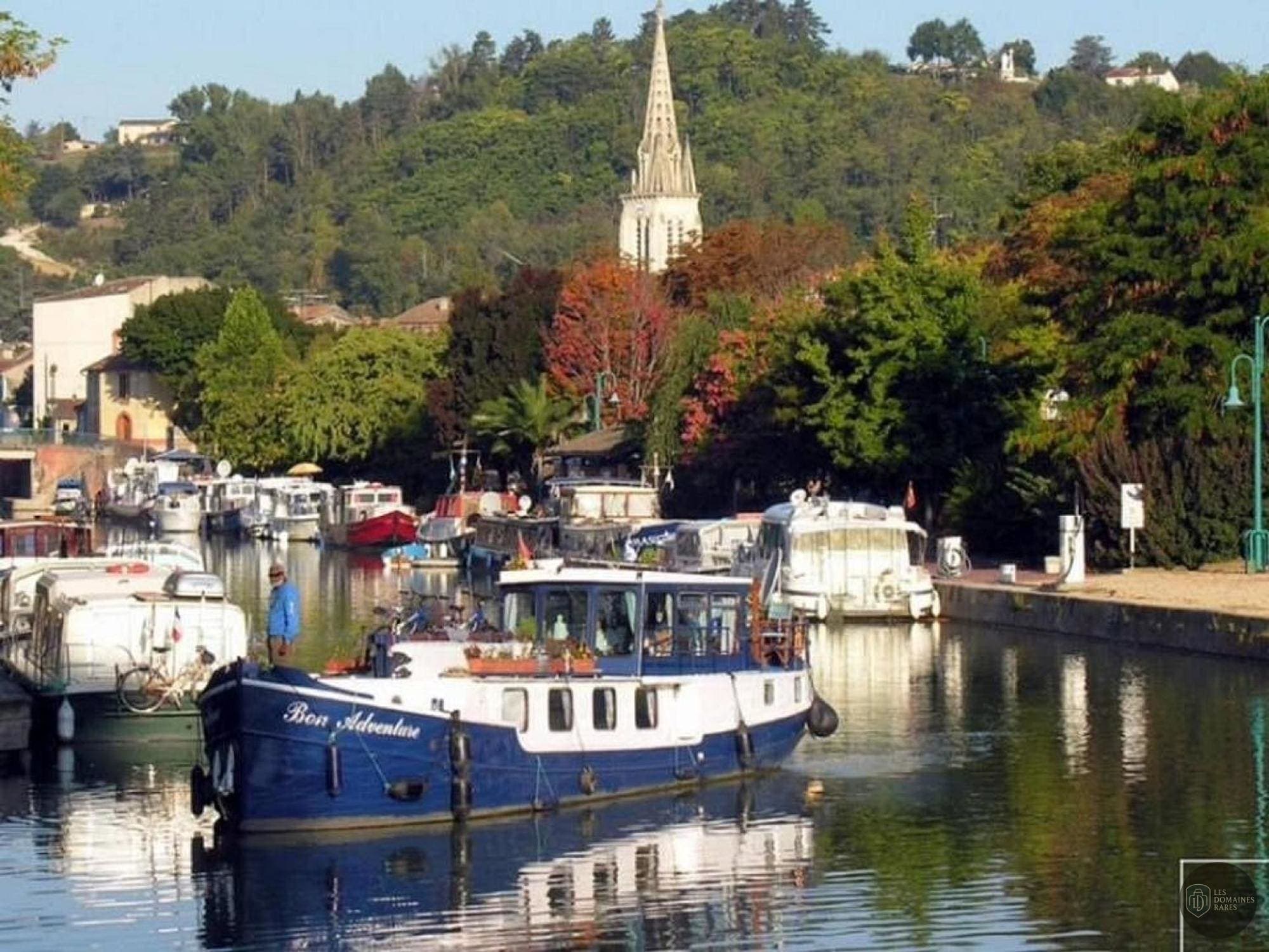 L'Ile aux Truites — Extérieur