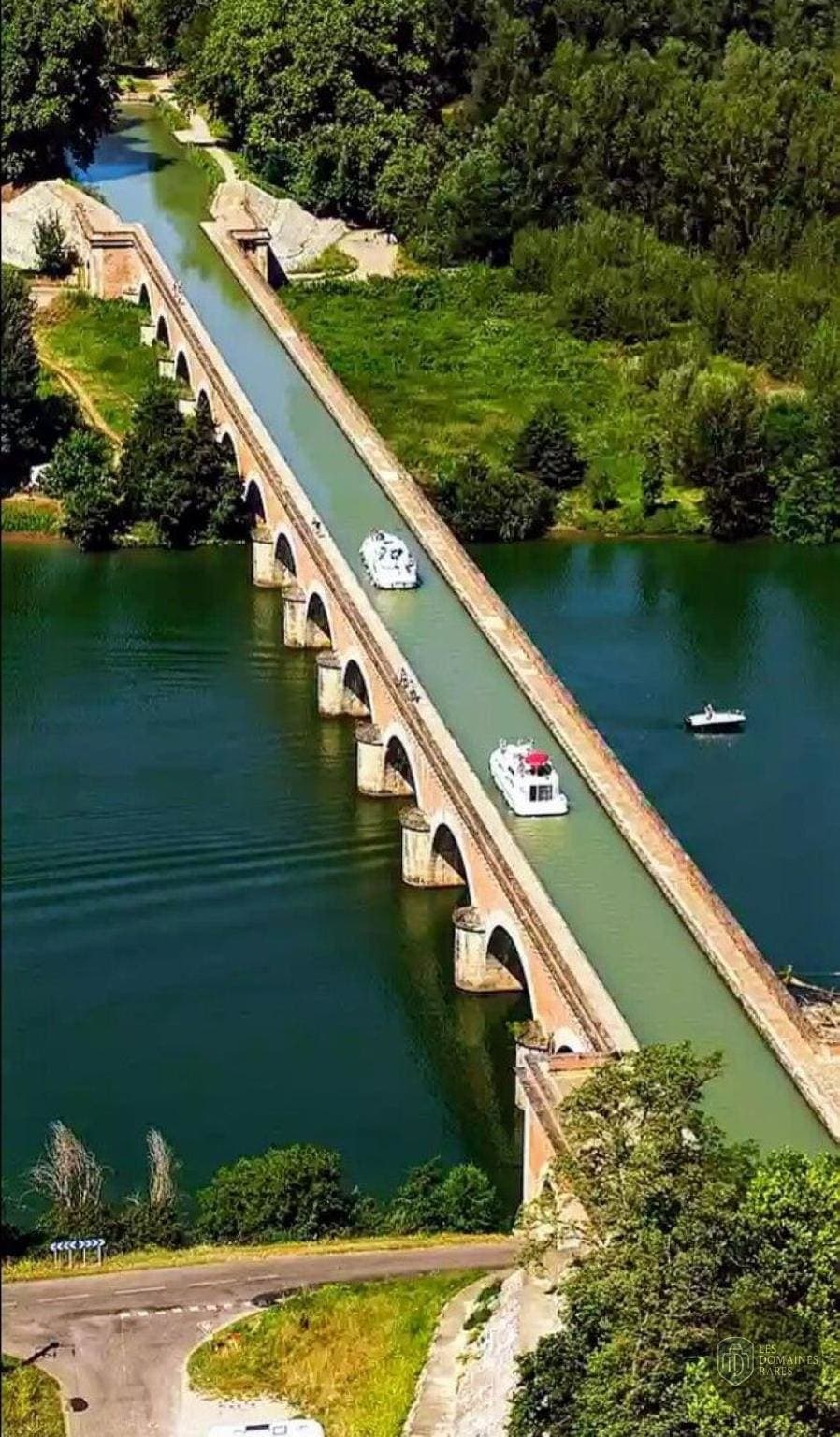 L'Ile aux Truites — Extérieur