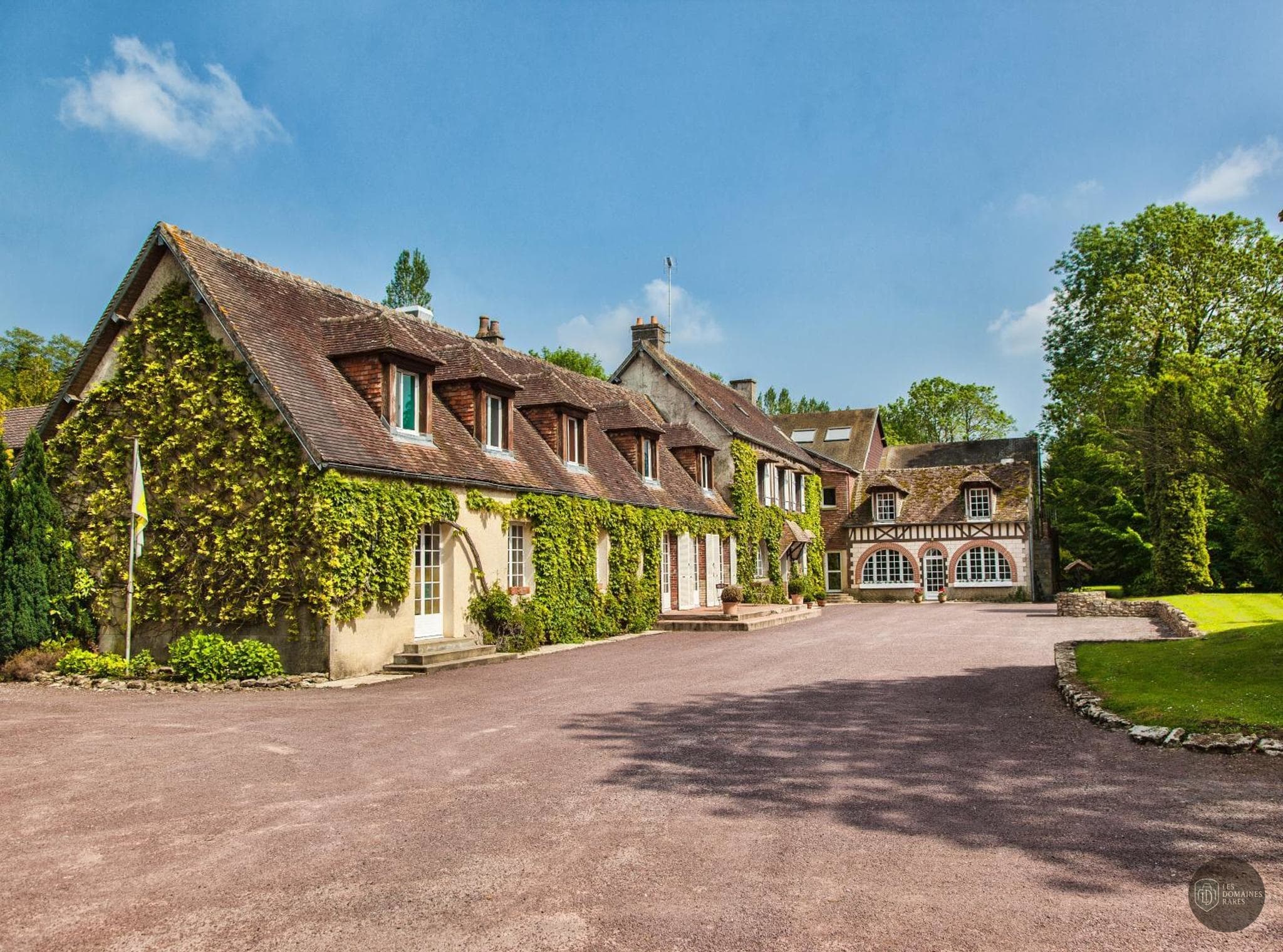 Vue extérieure du lieu L'Ile de Sées à Macé en Normandie