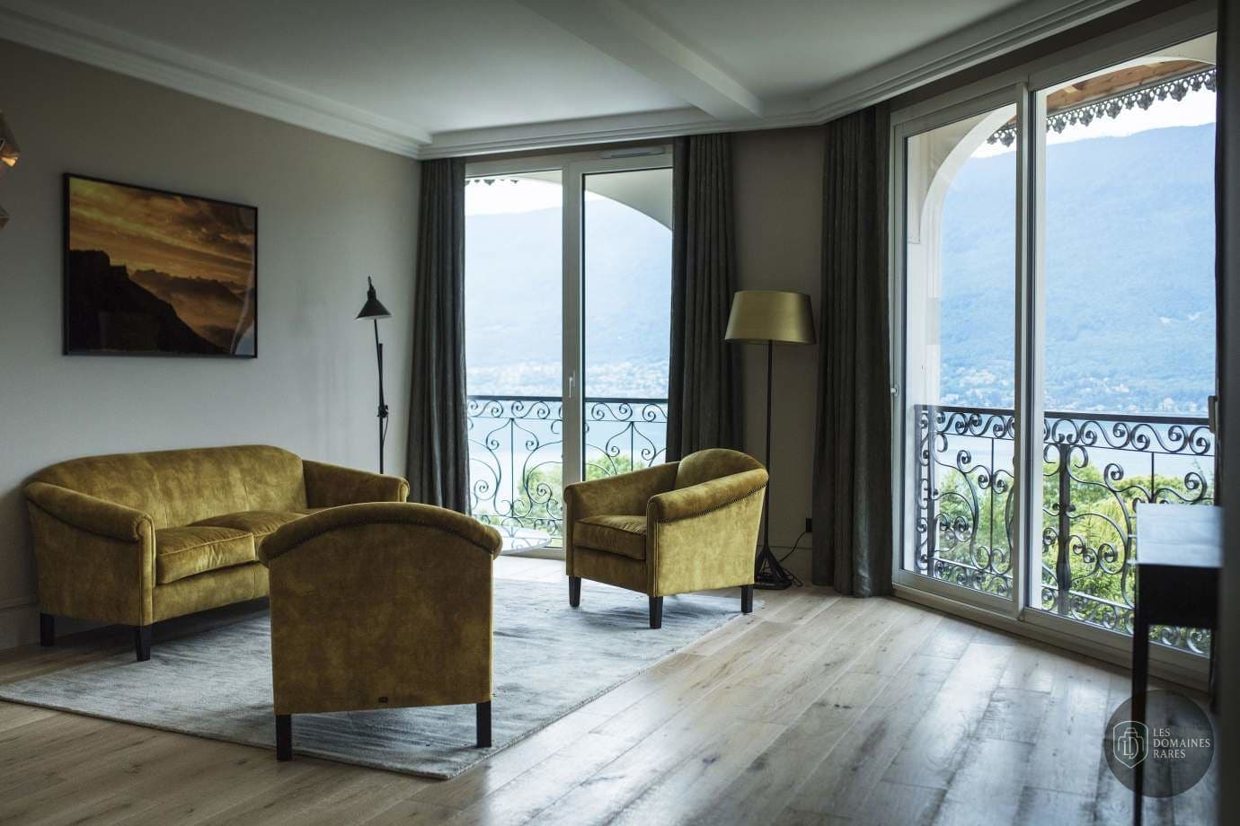 Salon dans une suite avec balcon