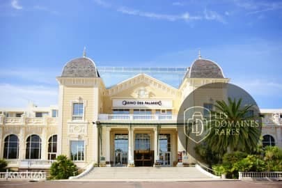 Façade du casino des Palmiers à Hyères