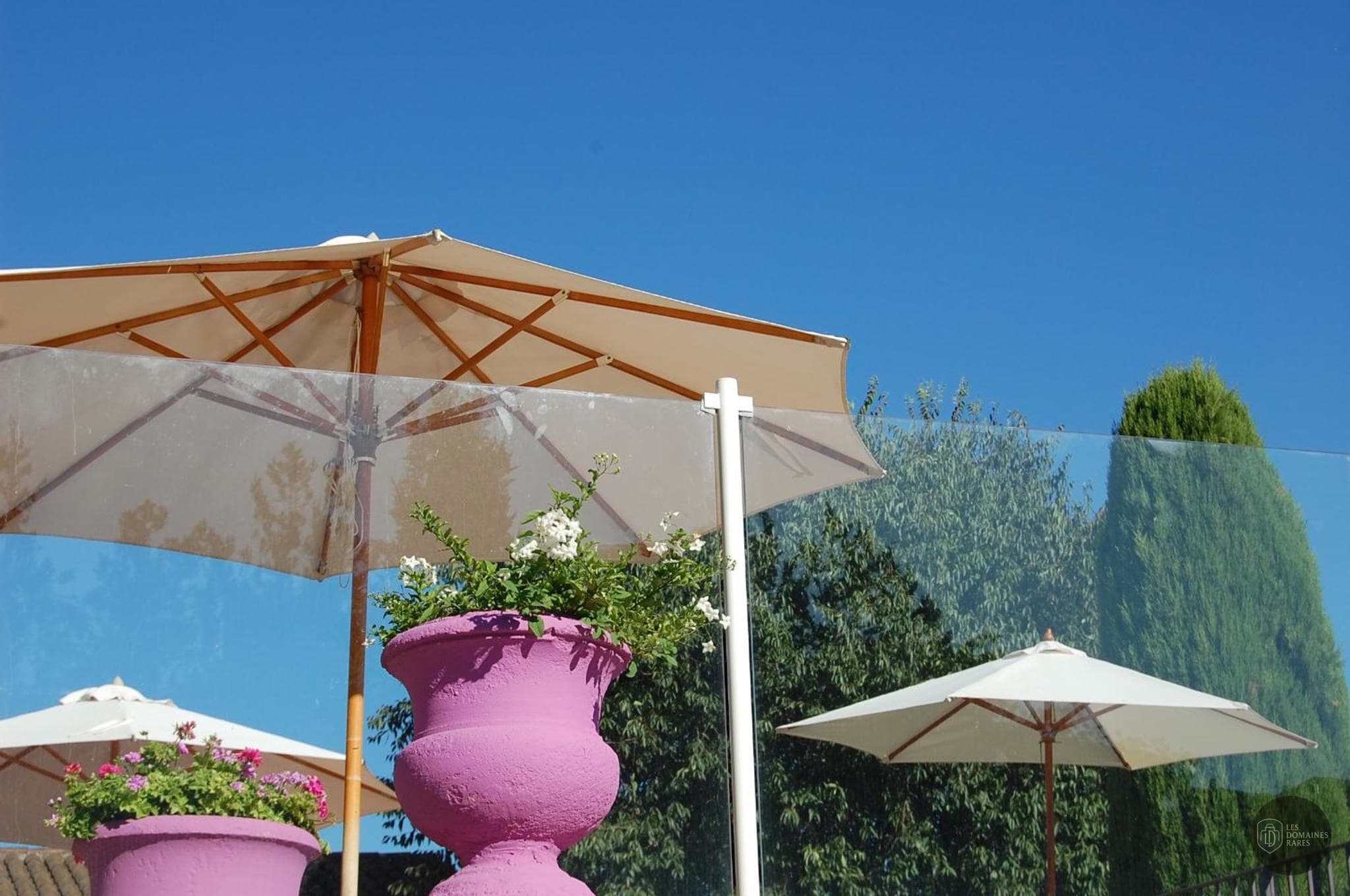 Vue extérieure de la ferme L'Orangerie du Mas en Occitanie